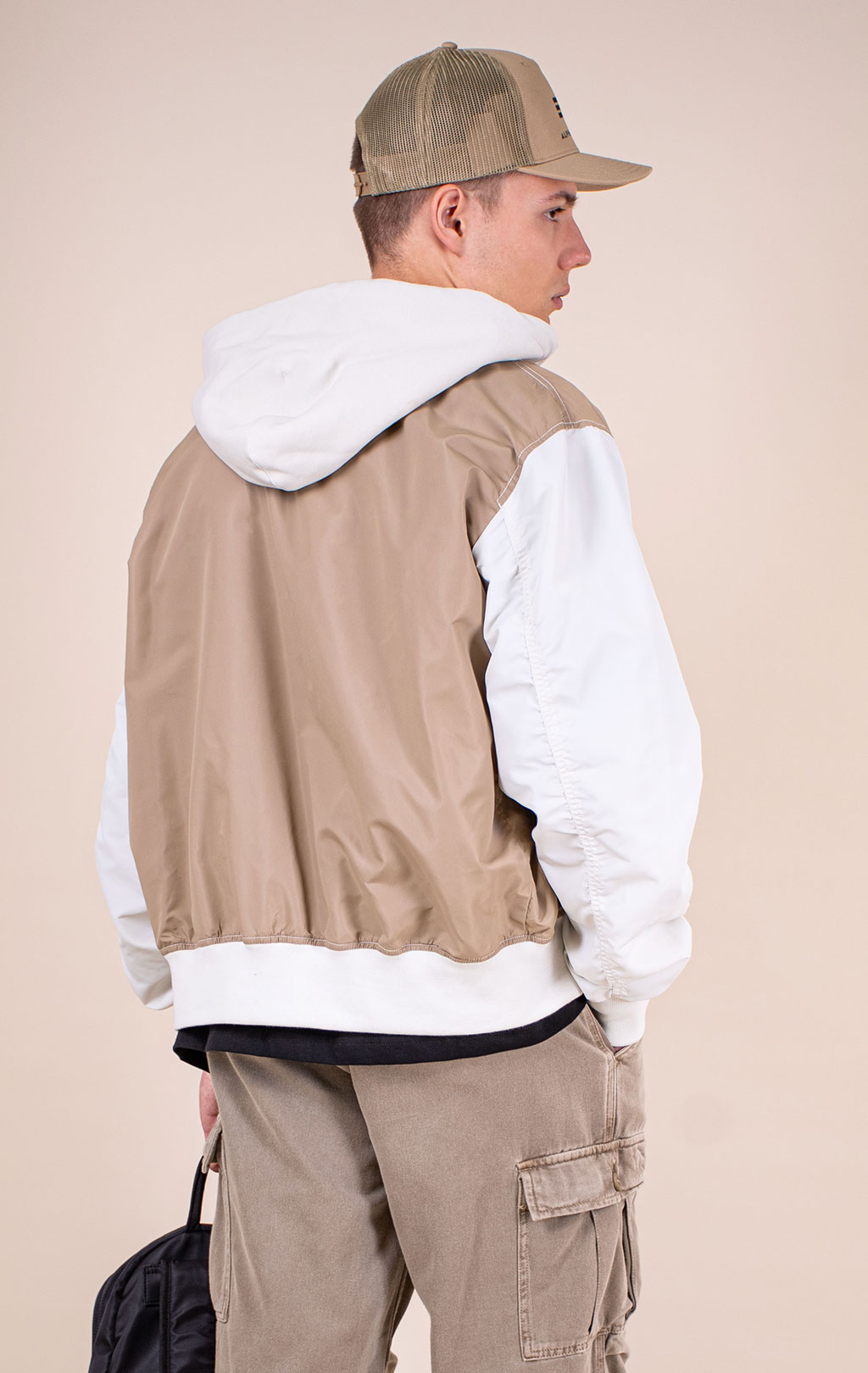 Бомбер-ветровка ALPHA INDUSTRIES L-2B RELAXED VARSITY FLIGHT JACKET SS 26 dust khaki 