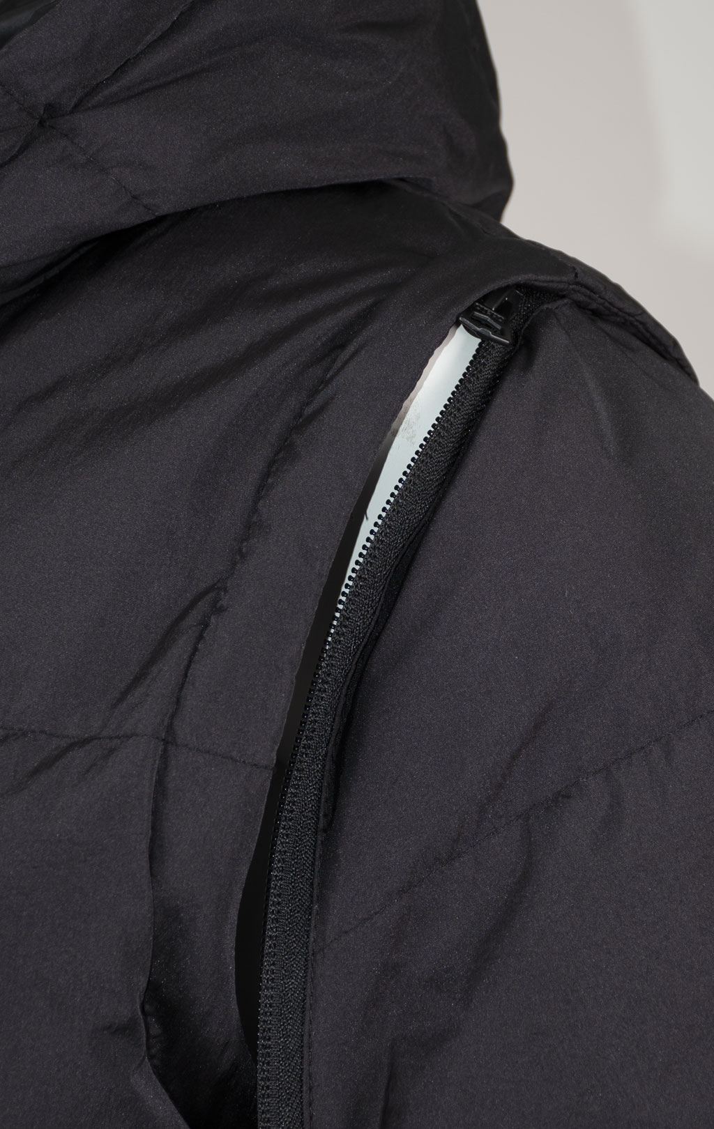 Женская куртка ALPHA INDUSTRIES SIERRA CONVERTIBLE JACKET FW 24/25 black 