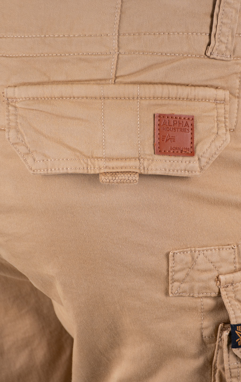 Шорты карго ALPHA INDUSTRIES CREW SHORT PATCH sand 