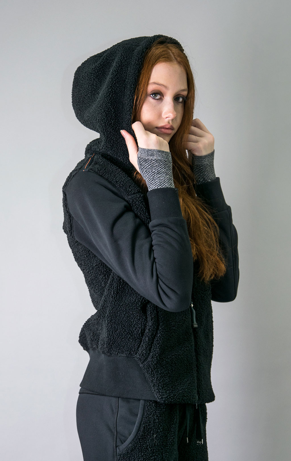 Женская толстовка с капюшоном PARAJUMPERS MOEGI на молнии FW 23/24 black 