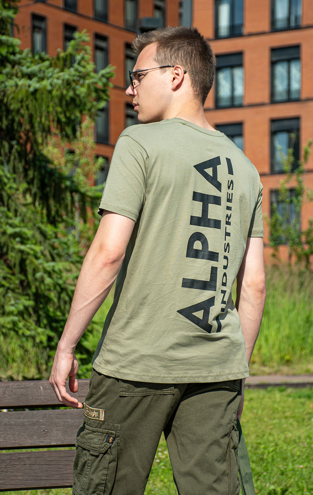 Футболка ALPHA INDUSTRIES BACKPRINT T olive/black 