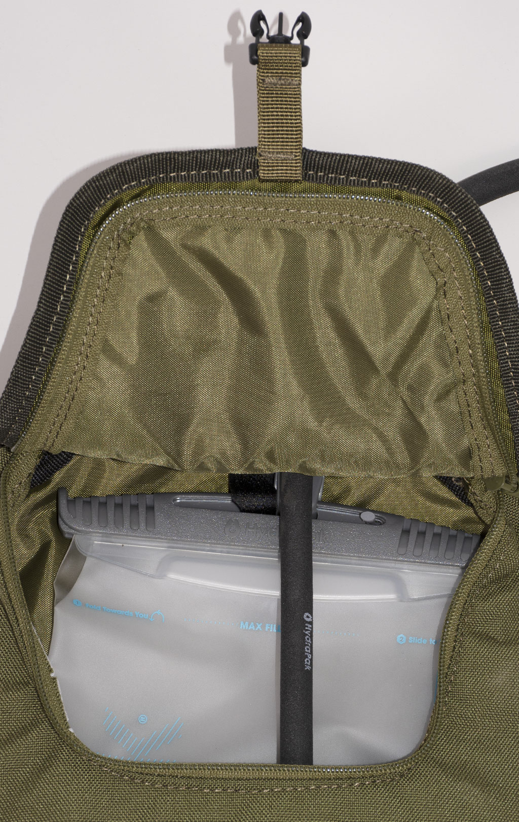 Питьевая система армейская BERGHAUS на молнии, горловина под клапаном, 3L olive б/у 