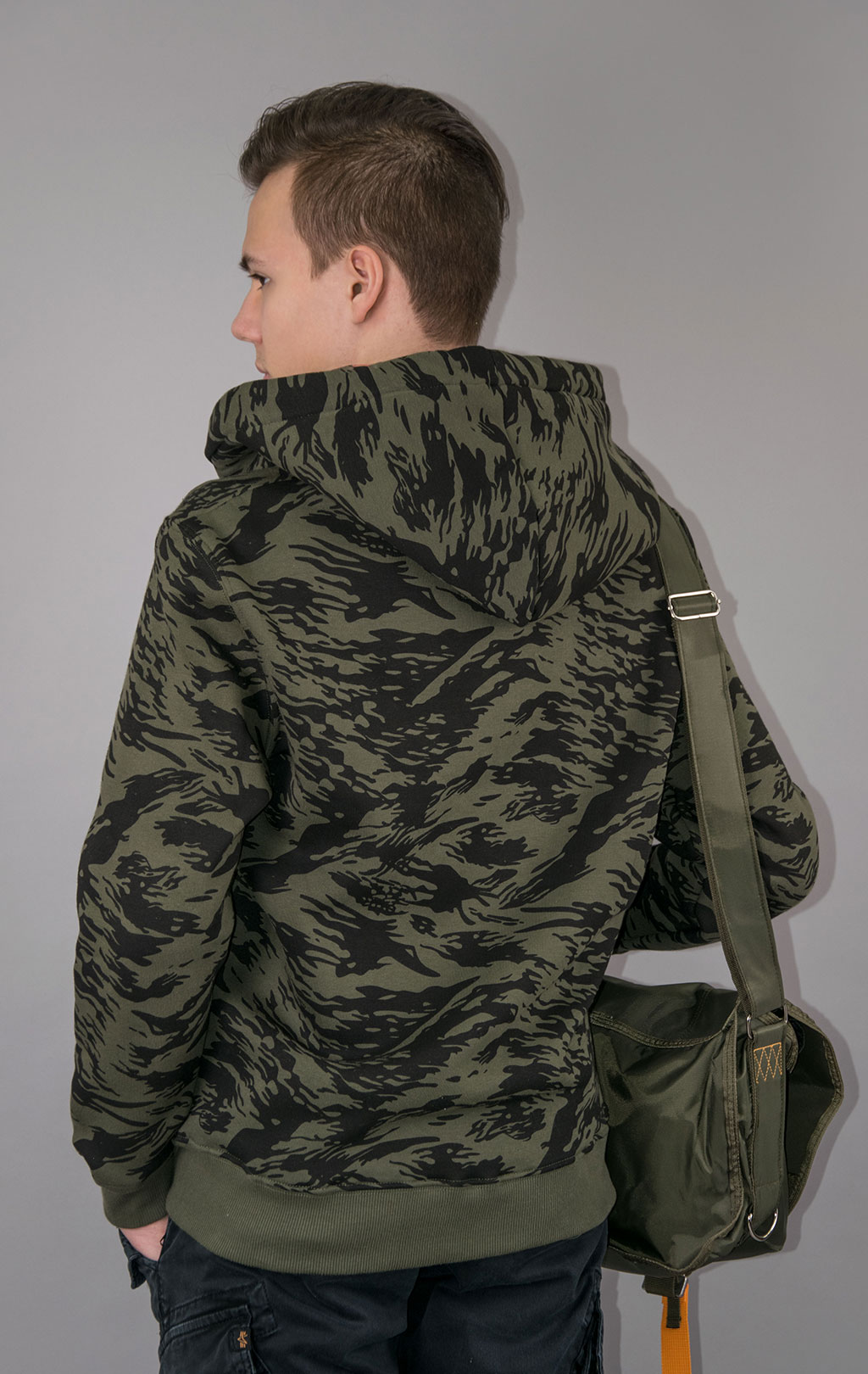 Толстовка ALPHA INDUSTRIES BASIC HOODY brushstroke green 