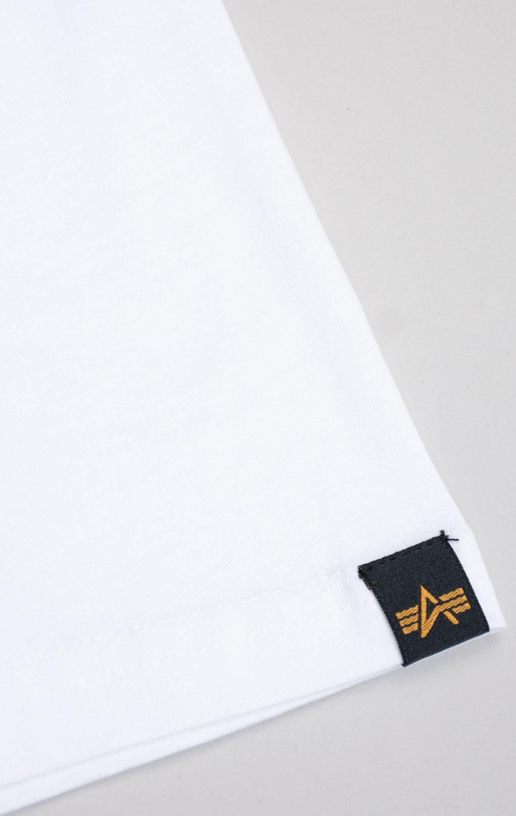 Футболка ALPHA INDUSTRIES CAMO PRINT white/digi black camo 