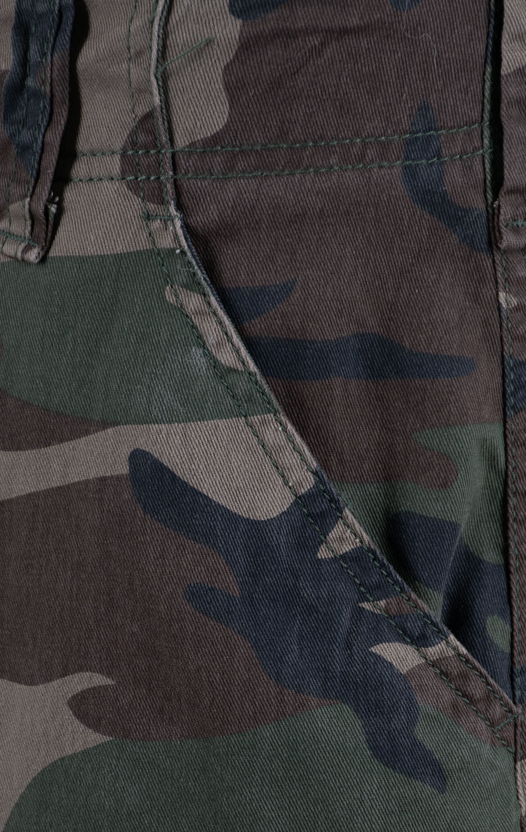 Шорты карго удлинённые BRANDIT Urban Legend 3/4 camo woodland 