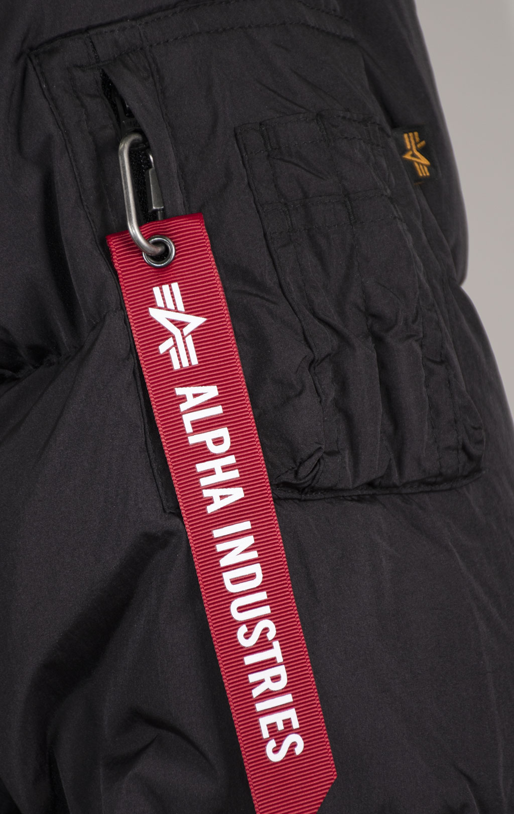 Женская куртка ALPHA INDUSTRIES SIERRA SHORT RELAXED FIT PUFFER FW 26/27 black 