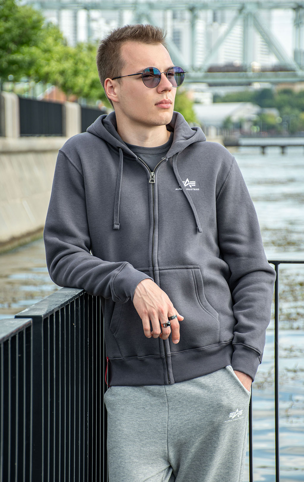 Толстовка ALPHA INDUSTRIES BASIC ZIP HOODY SMALL LOGO vintage grey 