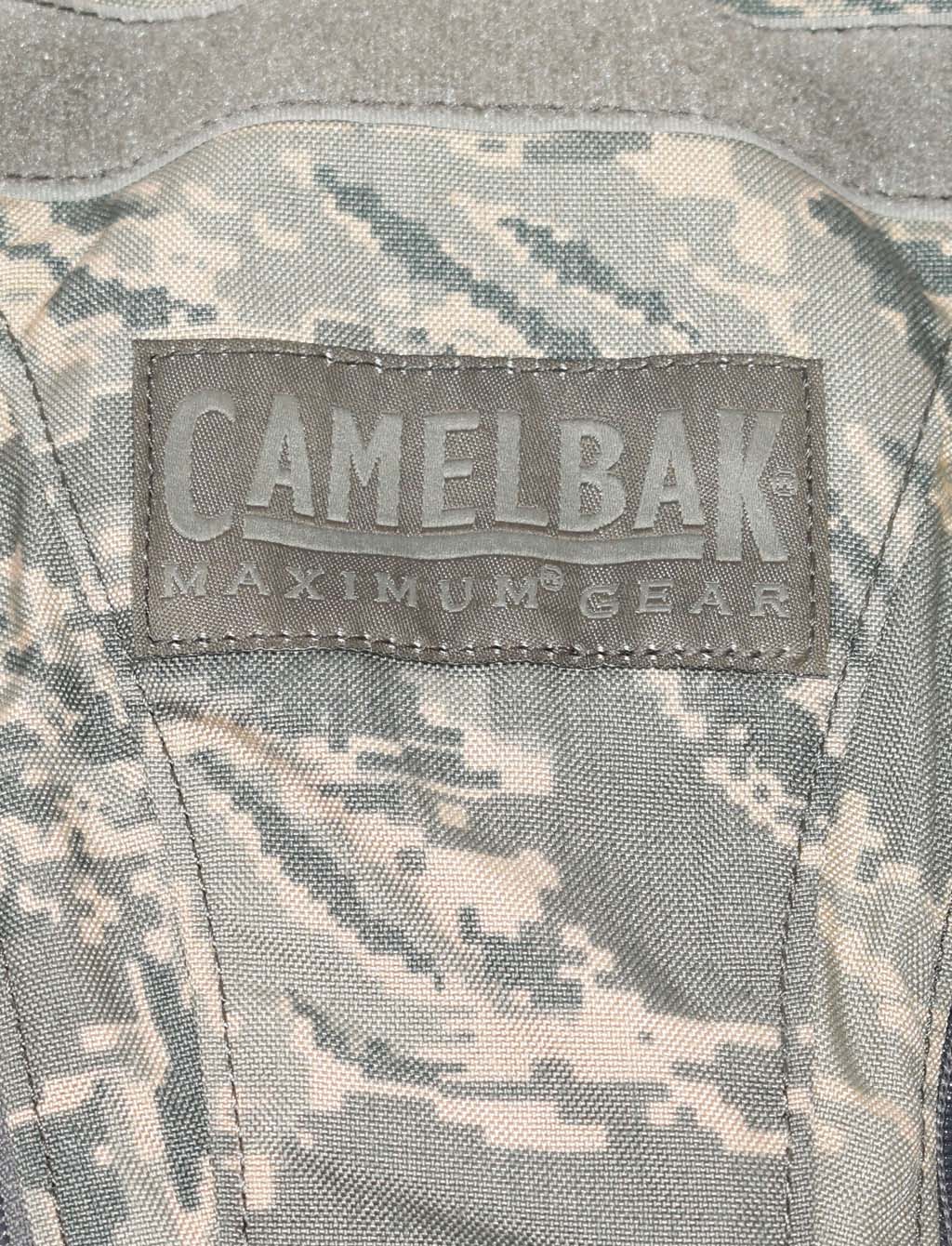 Питьевая система армейская CamelBak на молнии, горловина под клапаном, 3L abu 