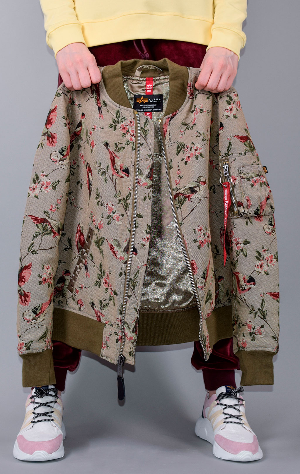 Женская ветровка-бомбер ALPHA INDUSTRIES JACQUARD L-2B floral jacquard 