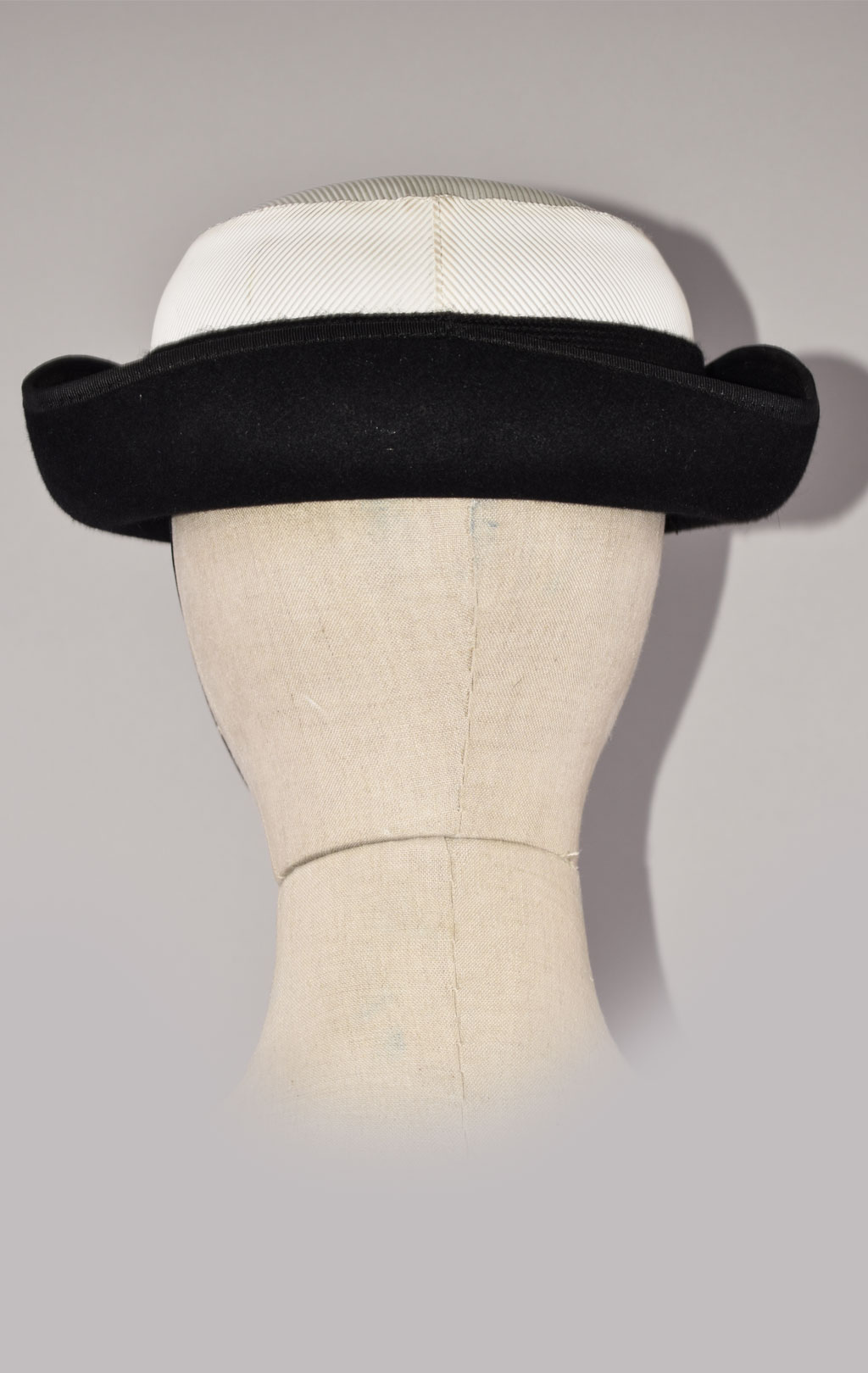 Женский форменный головной убор Royal Navy white б/у Англия