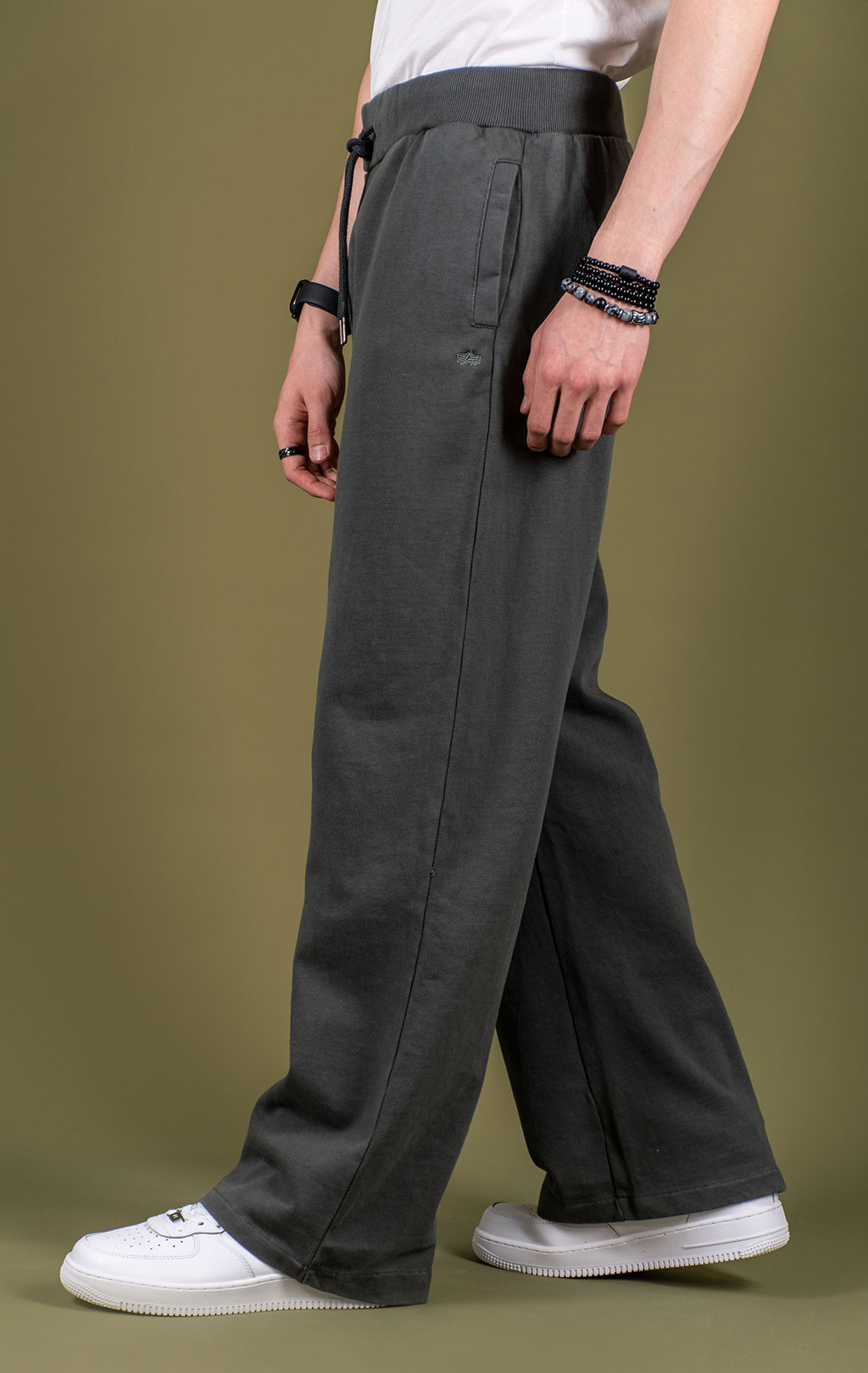 Брюки спортивные джоггеры ALPHA INDUSTRIES ESSENTIAL FRENCH TERRY SWEATPANTS SS 25 m charcoal 