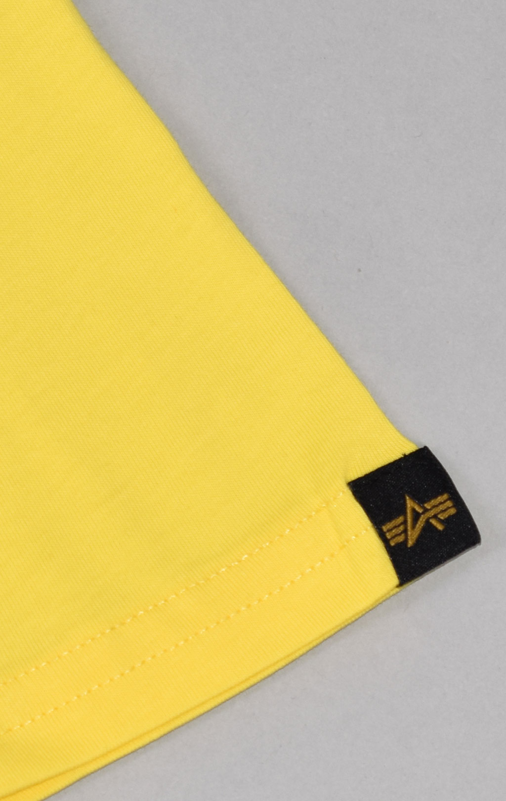 Футболка ALPHA INDUSTRIES BASIC T empire yellow 