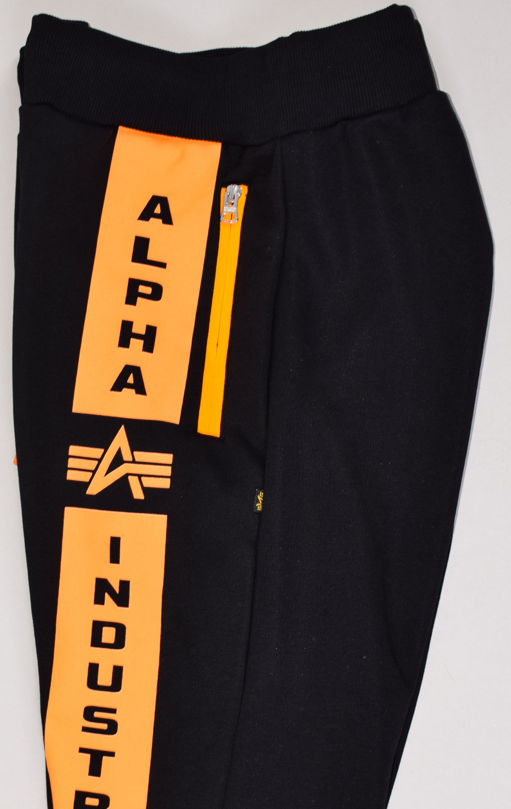 Брюки спортивные джоггеры ALPHA INDUSTRIES DEFENCE JOGGER black/orange 