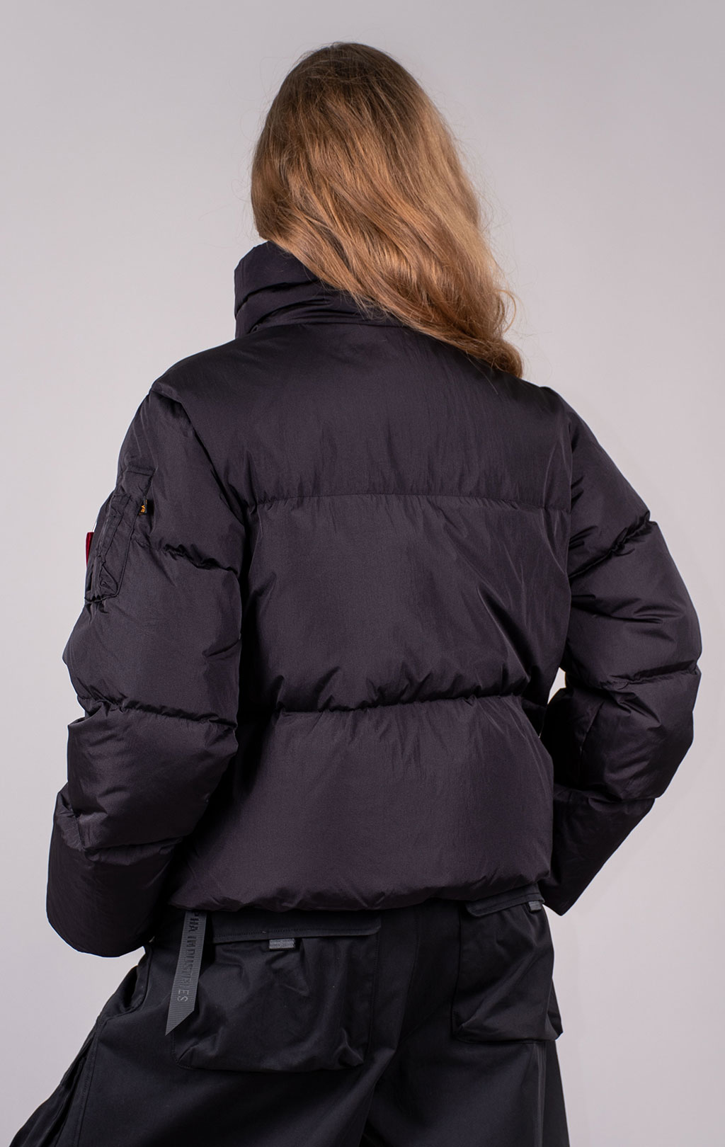 Женская куртка ALPHA INDUSTRIES SIERRA SHORT PUFFER FW 24/25 black 