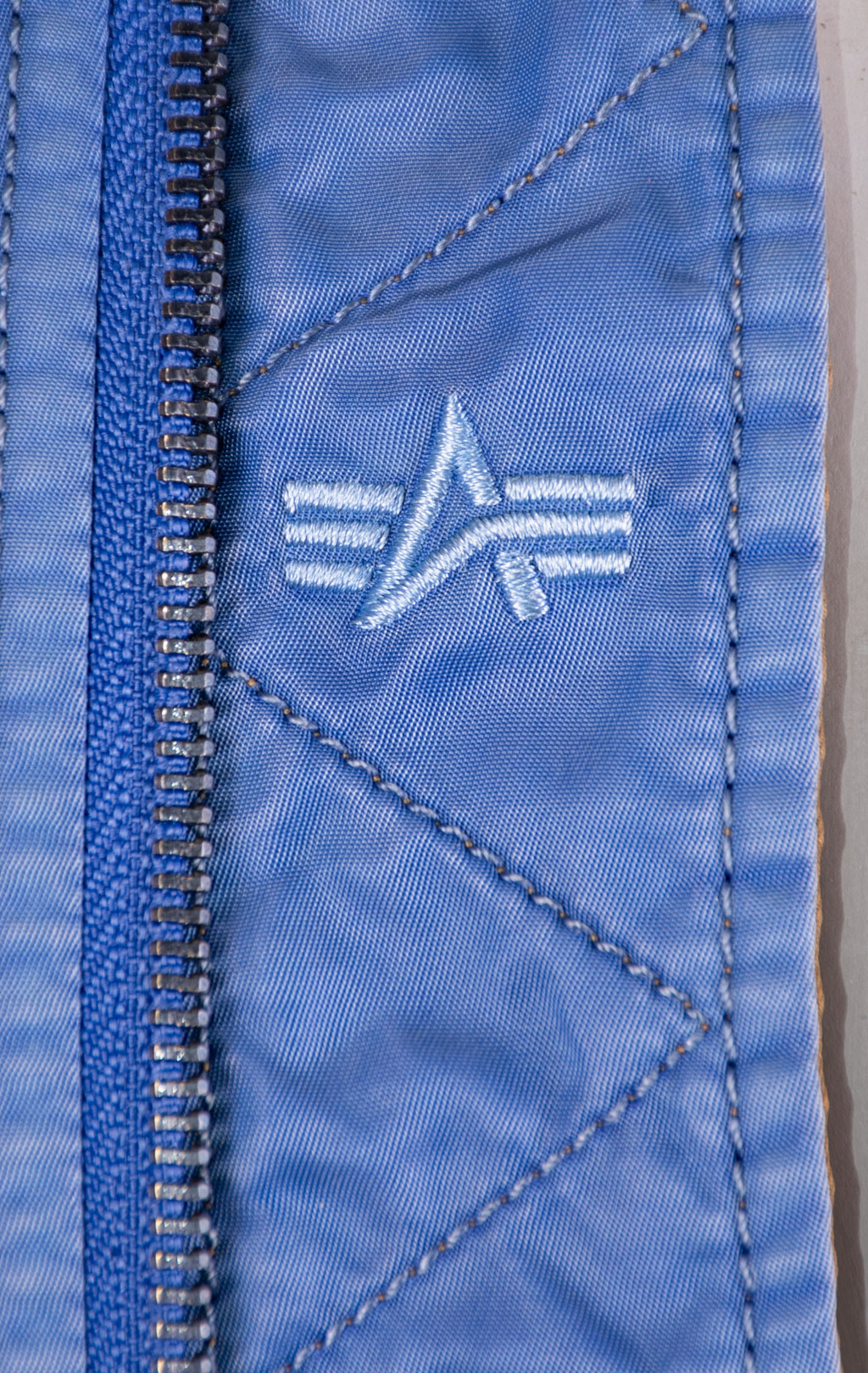 Ветровка-бомбер ALPHA INDUSTRIES L-2B FEAR THE BONES BATTLEWASH FW 21 m light navy 
