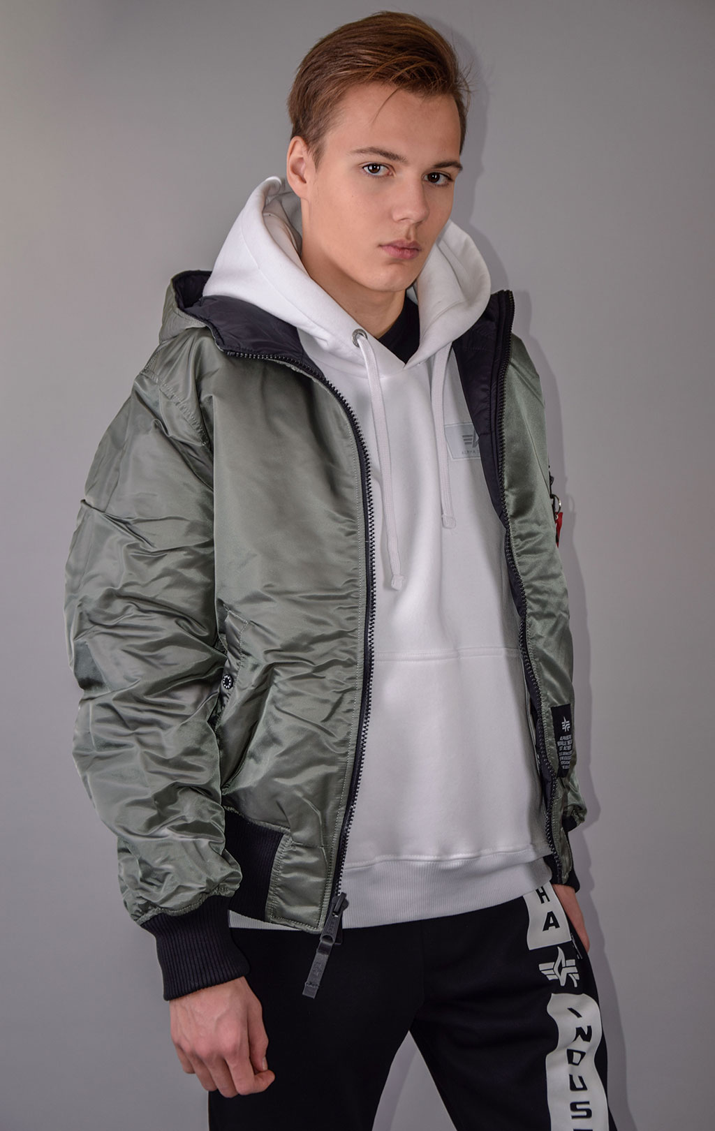 Куртка ALPHA INDUSTRIES HOODED PUFFER FD REV. vintage green 