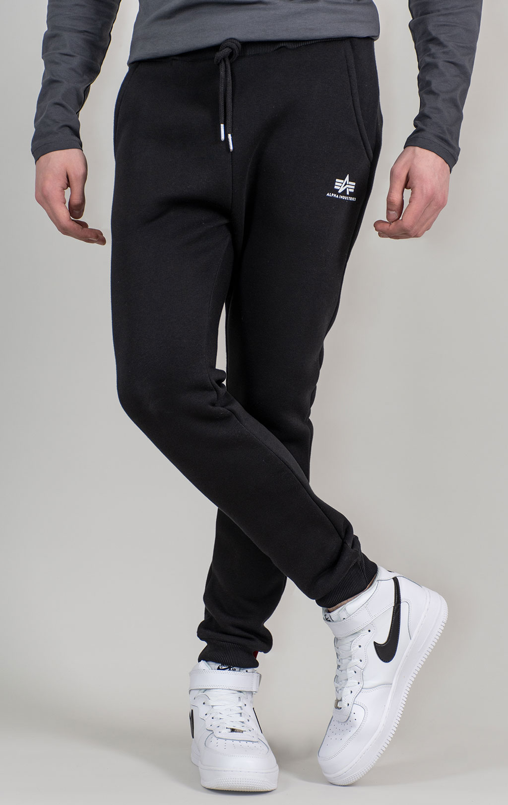 Брюки спортивные джоггеры ALPHA INDUSTRIES BASIC JOGGER SMALL LOGO black 