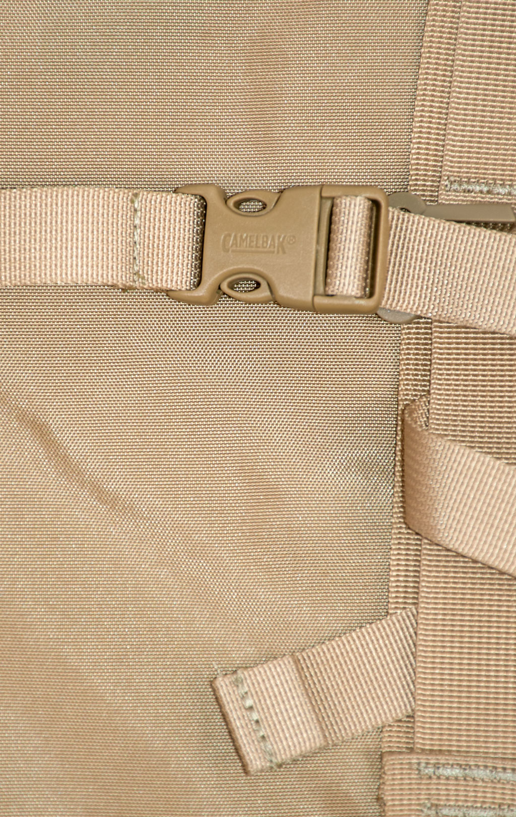 Питьевая система армейская CamelBak на молнии, горловина под клапаном, 3L desert-3 