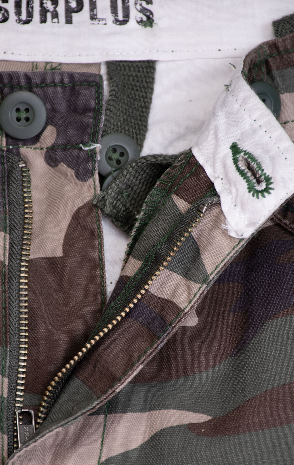 Шорты карго удлинённые Surplus ENGINEER 3/4 VINTAGE camo woodland 