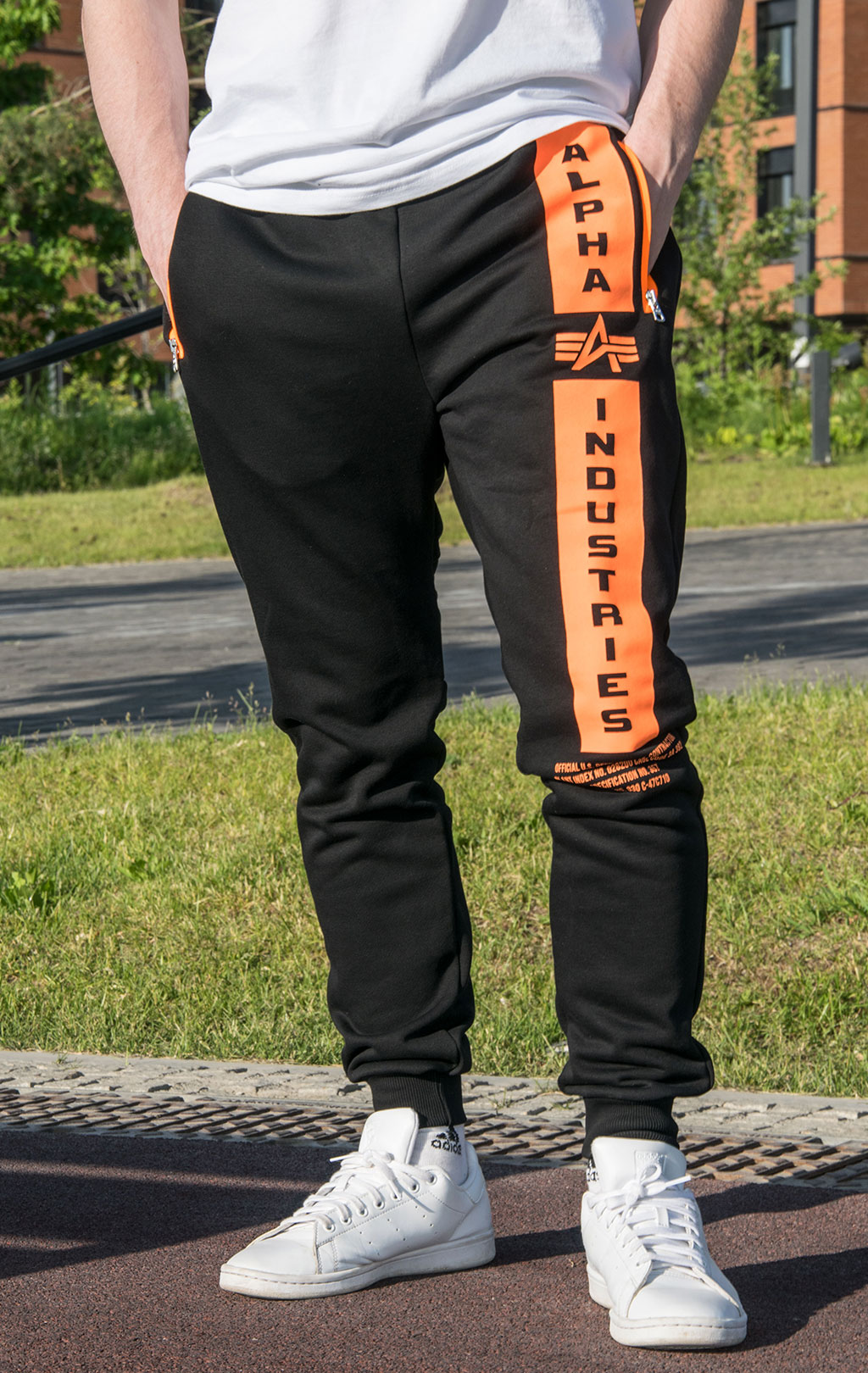 Брюки спортивные джоггеры ALPHA INDUSTRIES DEFENCE JOGGER black/orange 