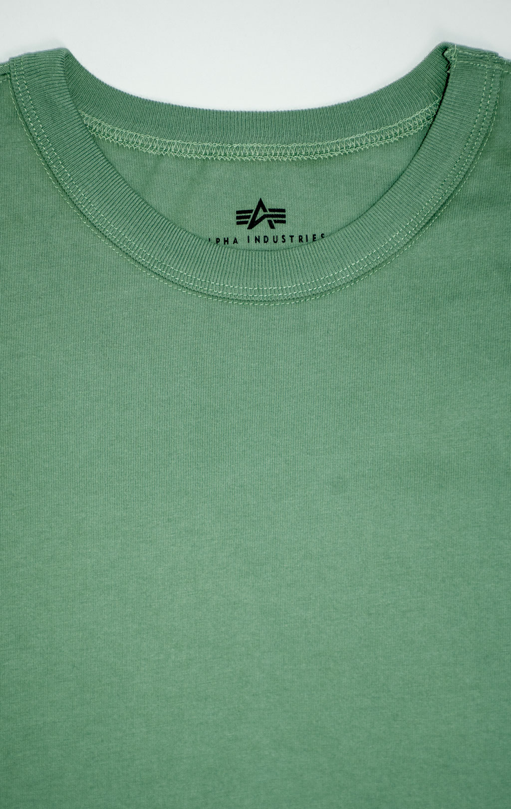 Футболка ALPHA INDUSTRIES ESSENTIAL GEN II TEE плотная FW 25/26 moss 