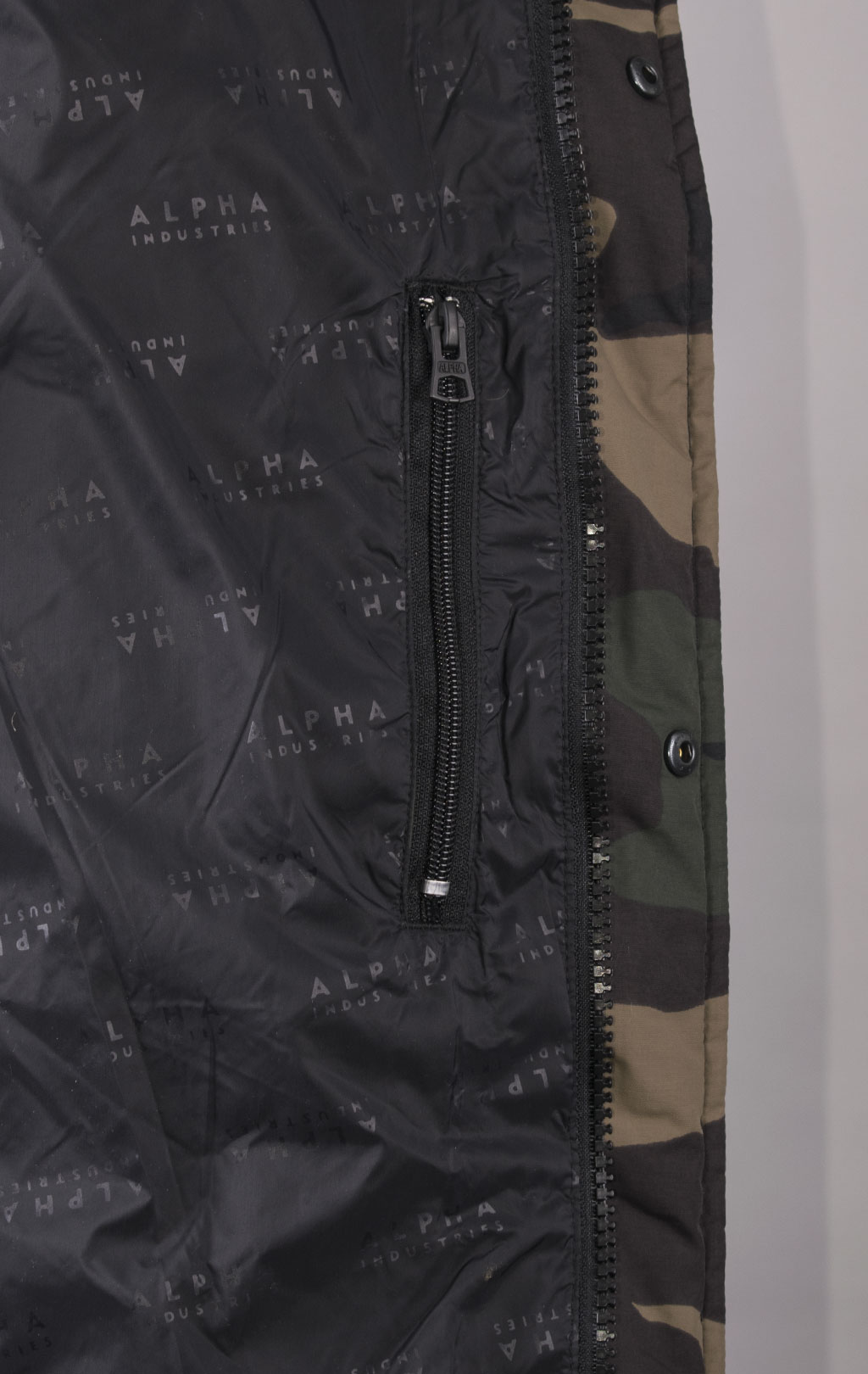 Женская куртка-парка ALPHA INDUSTRIES SIERRA PRIMALOFT PARKA dark woodland camo 