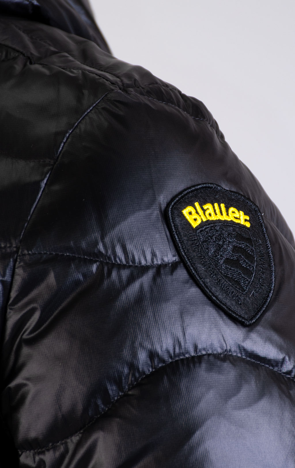 Куртка с капюшоном BLAUER WAVE FW 25/26 black (C03074) 
