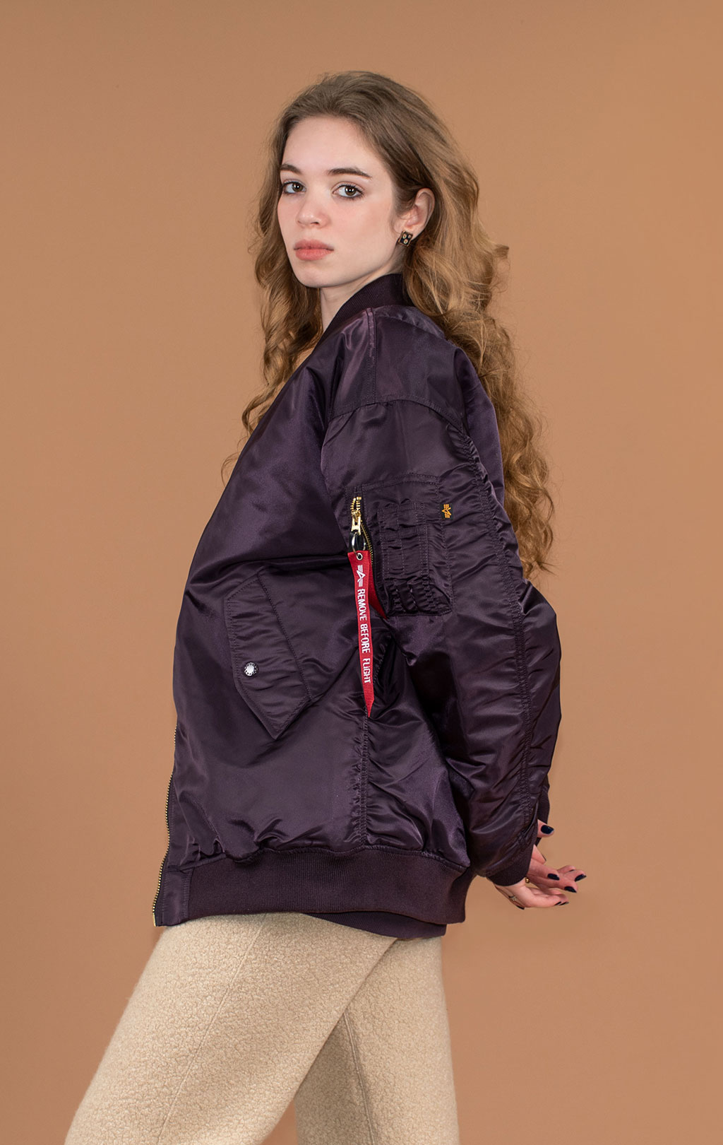 Женская куртка-бомбер лётная ALPHA INDUSTRIES CORE MA-1 plum 