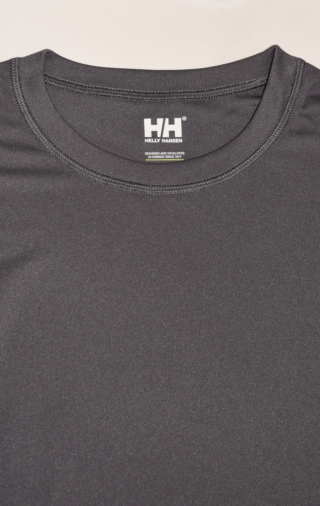 Термофутболка лонгслив HELLY HANSEN HH TECH CREW LS 100%полиэстер FW 23/24 ebony (48364) 