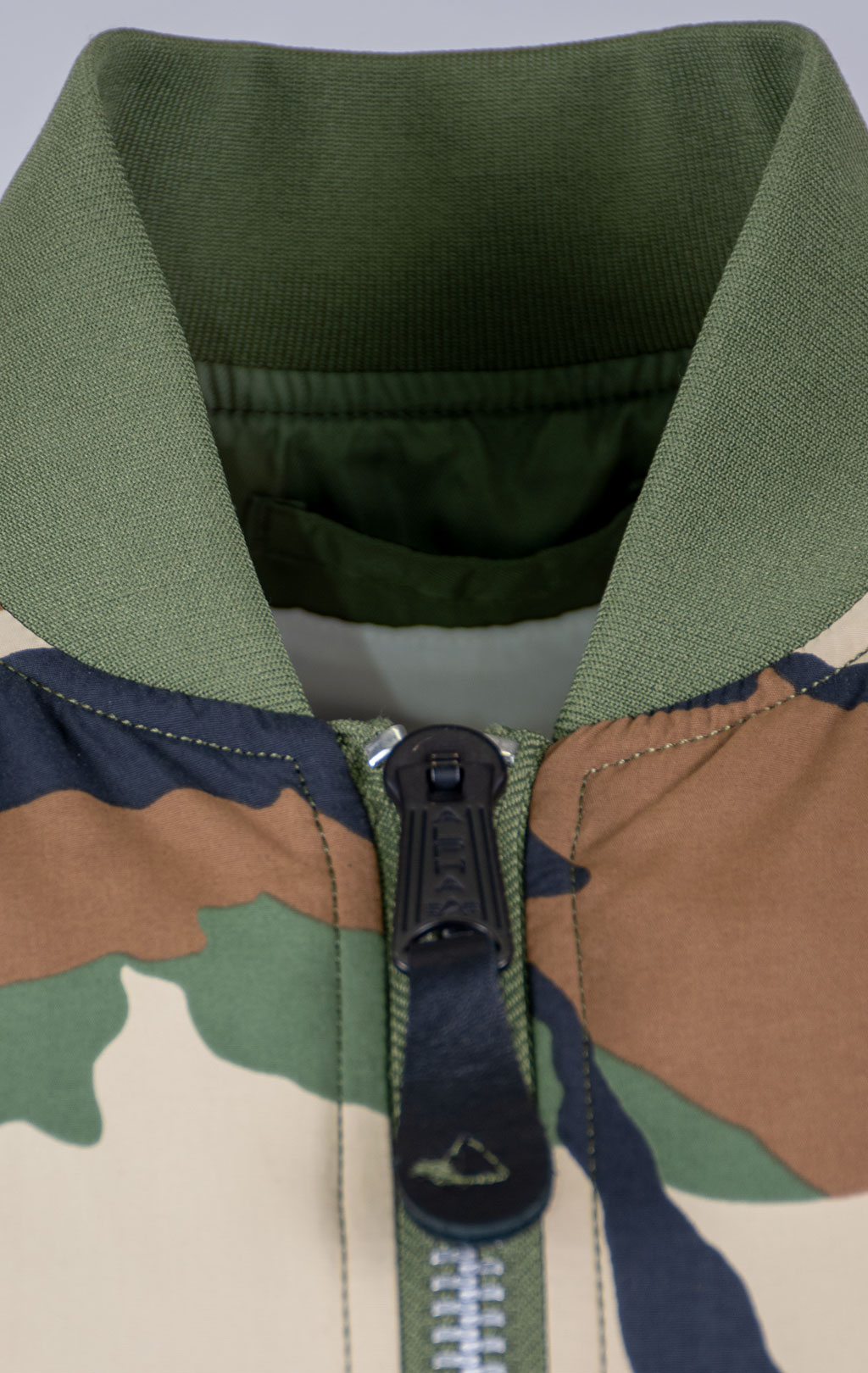 Бомбер-ветровка ALPHA INDUSTRIES L-2B DRAGONFLY BLOOD CHIT light camo woodland 