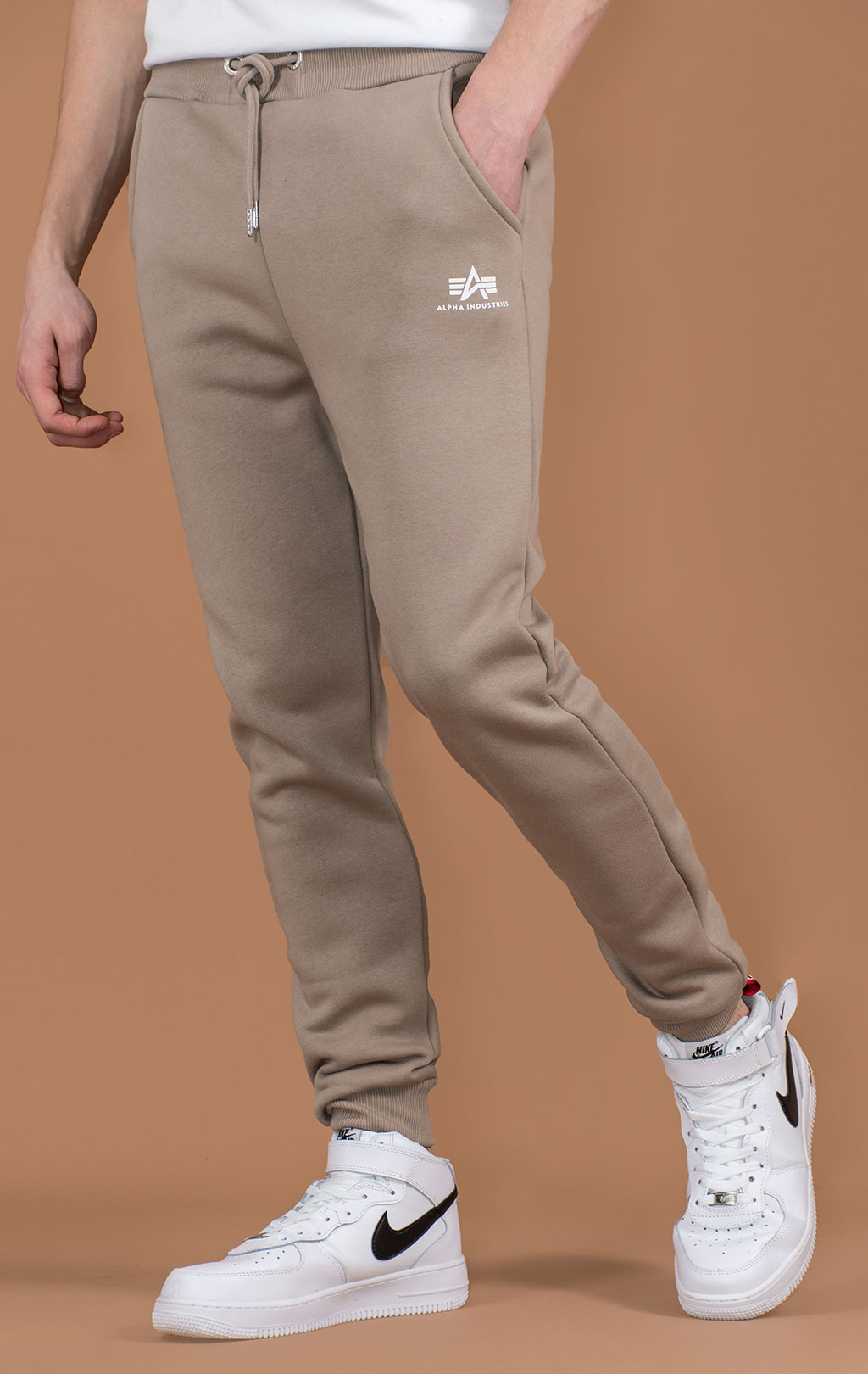 Брюки спортивные джоггеры ALPHA INDUSTRIES BASIC JOGGER SMALL LOGO vintage sand 