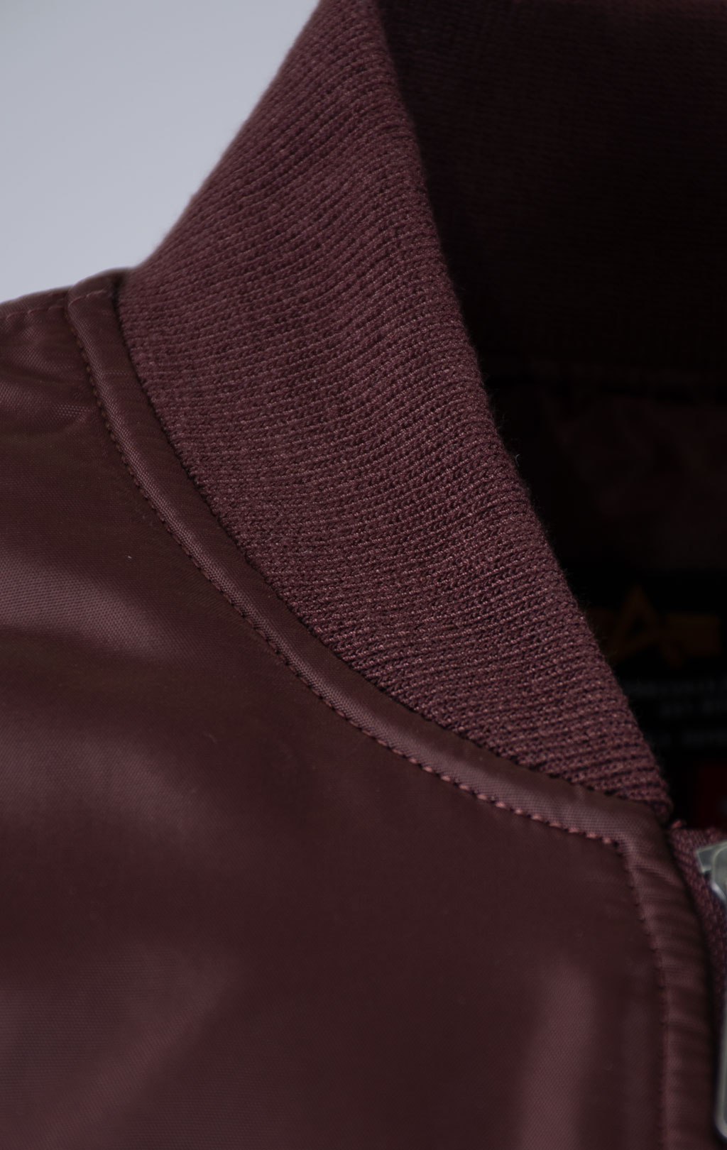 Бомбер ALPHA INDUSTRIES MA-1 RELAXED FIT FLIGHT JACKET (OXFORD LOGO) FW 26/27 cocoa 