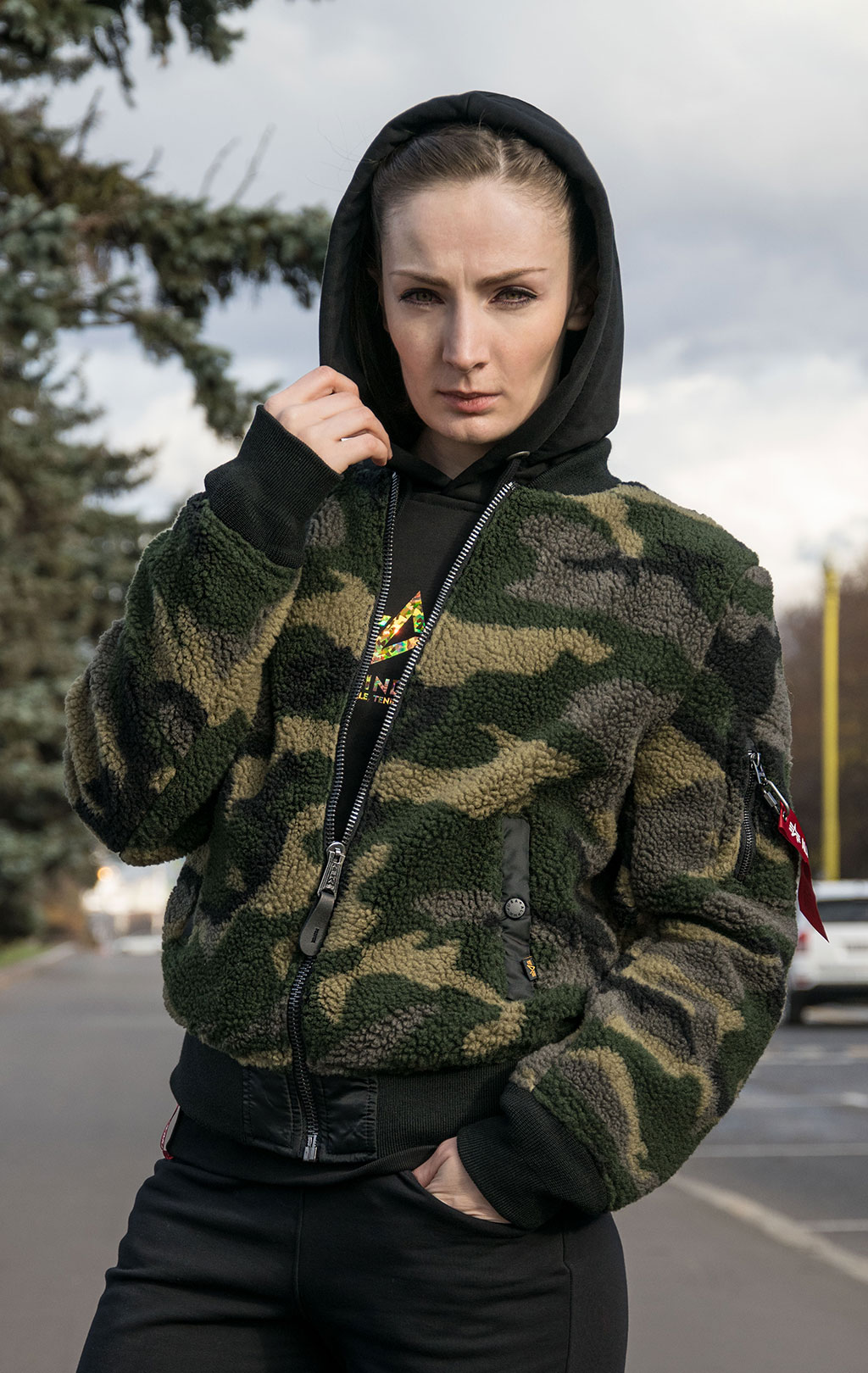 Женская куртка-пилот ALPHA INDUSTRIES 2-х сторонняя SHERPA L-2B FW 21/22 m woodland camo 