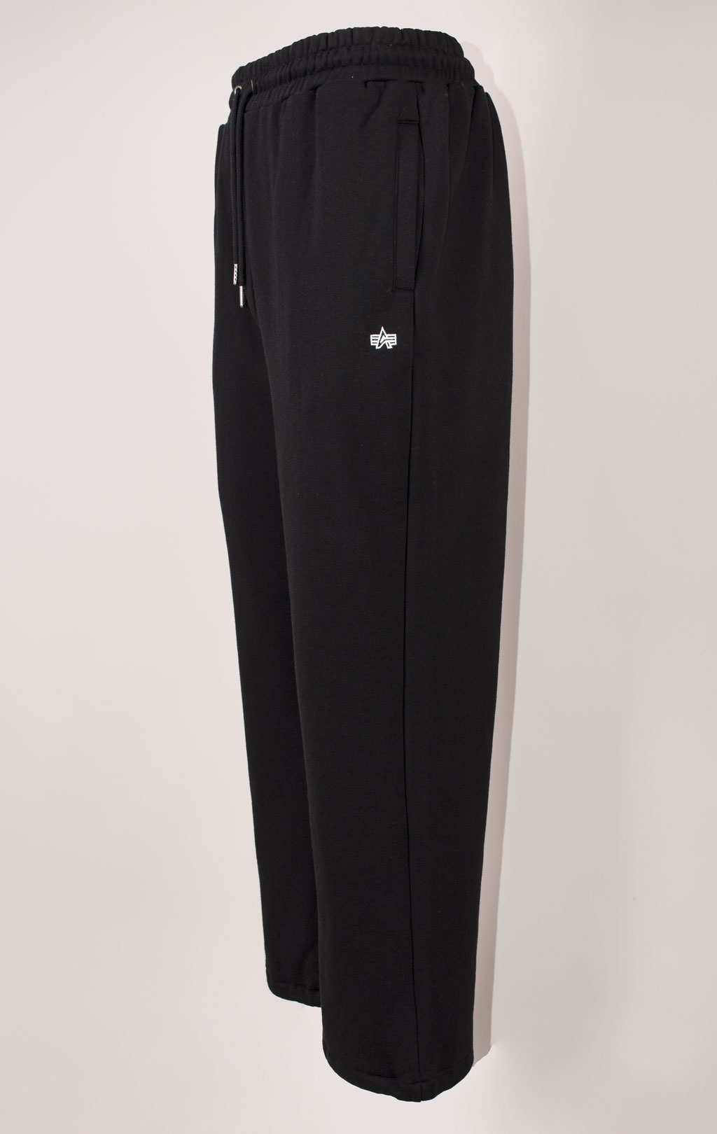 Брюки спортивные джоггеры ALPHA INDUSTRIES ESSENTIAL SWEATPANTS FW 24/25 black 