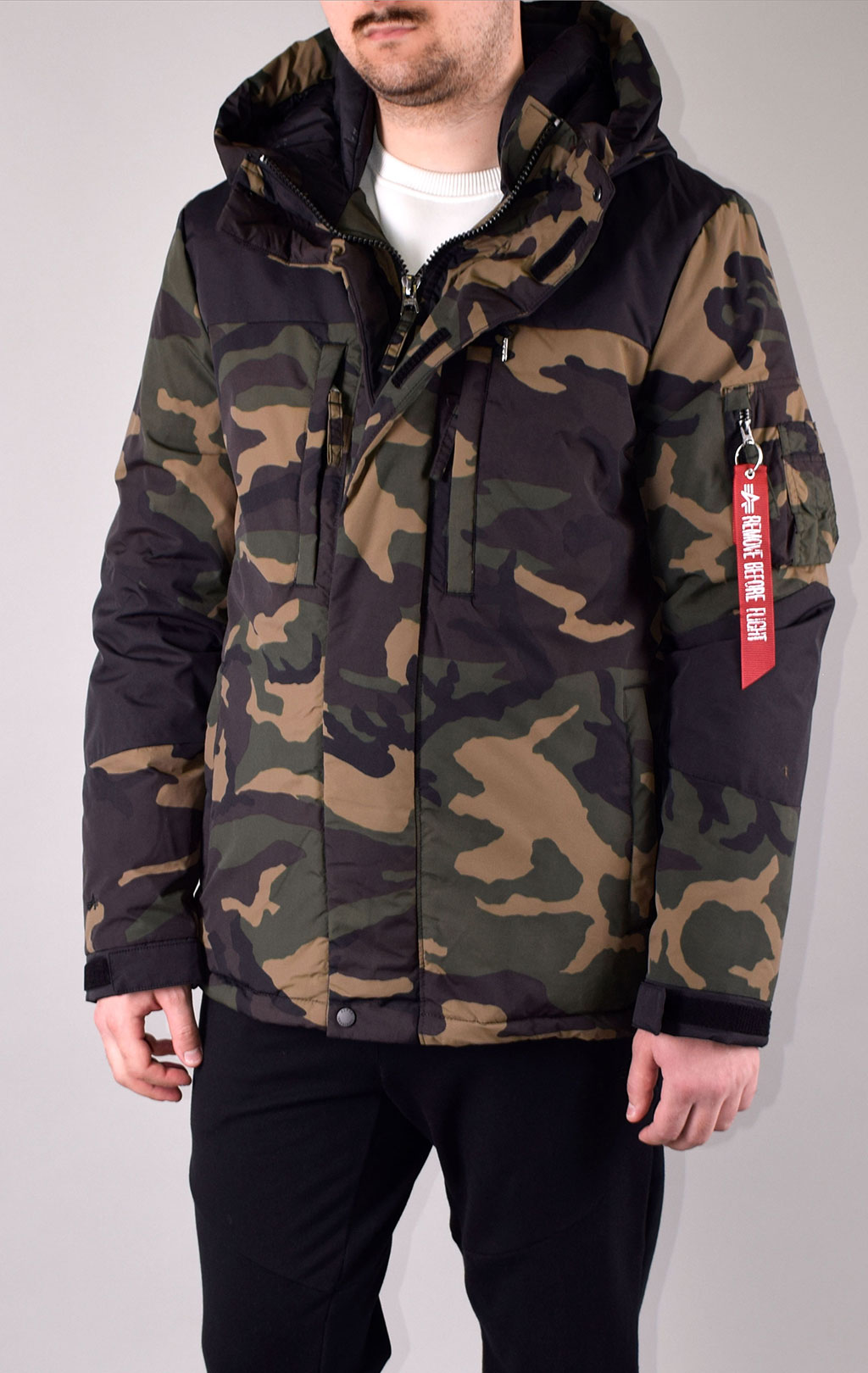 Куртка ALPHA INDUSTRIES AVALANCE PRIMALOFT dark camo woodland 