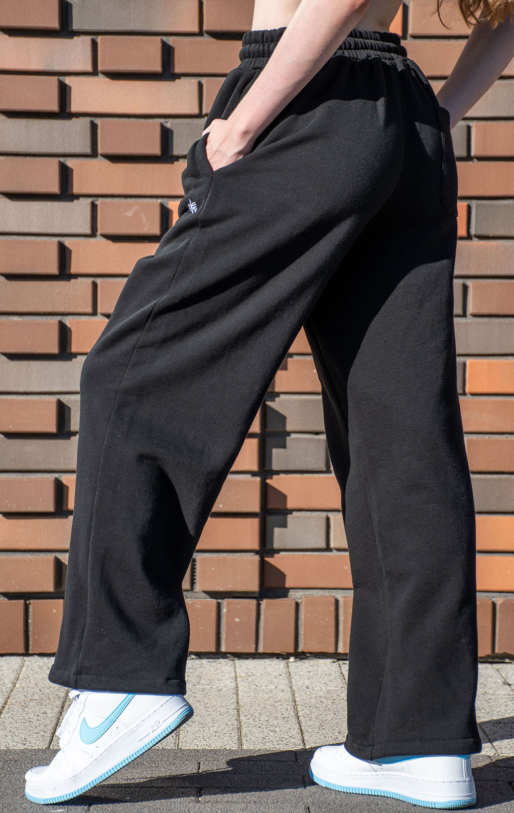 Брюки спортивные джоггеры ALPHA INDUSTRIES ESSENTIAL SWEATPANTS FW 24/25 black 