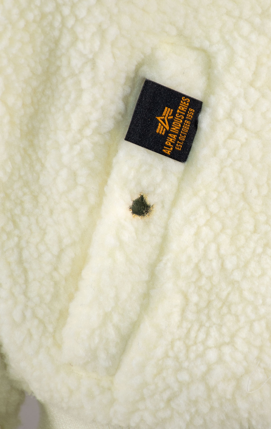 Женская куртка-бомбер лётная ALPHA INDUSTRIES MA-1 OS HOODED TEDDY off white 