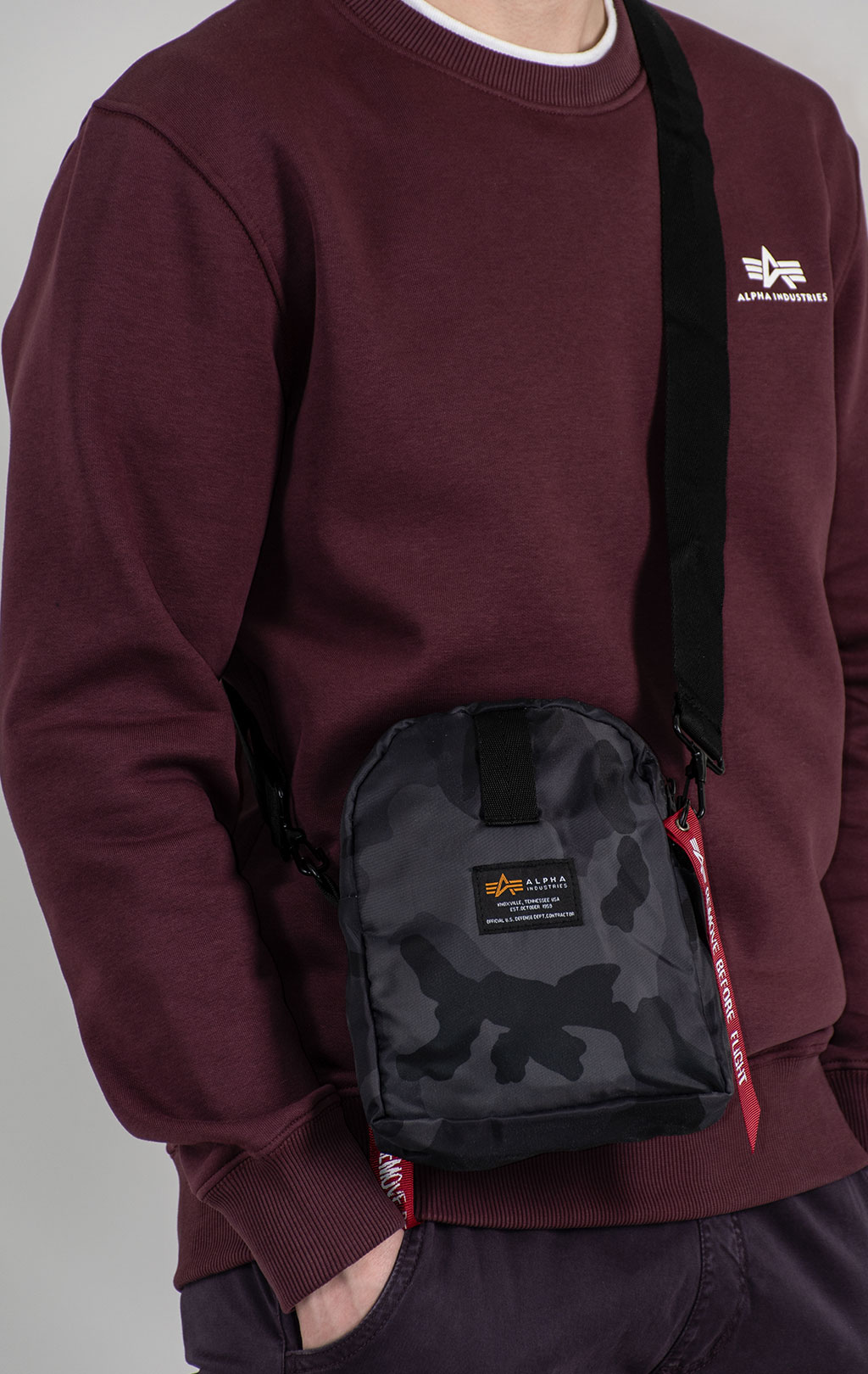 Сумка ALPHA INDUSTRIES CREW CARRY BAG CAMO black camo 