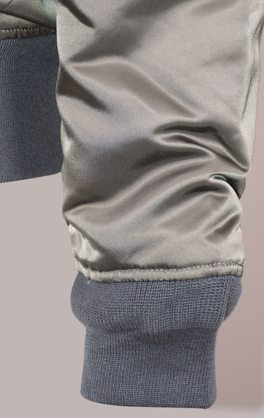 Женская куртка-пилот ALPHA INDUSTRIES SHERPA HYBRID B-15 FW 24/25 field grey 