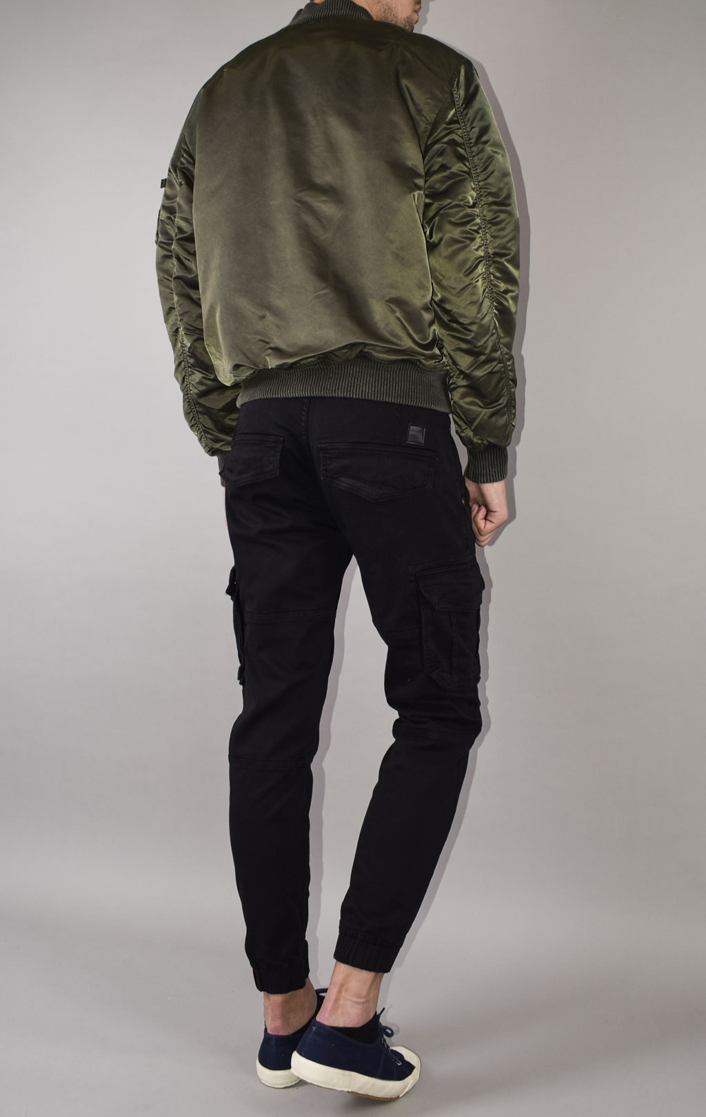 Бомбер ALPHA INDUSTRIES VF-59 BATTLEWASH MA-1 washed black olive 