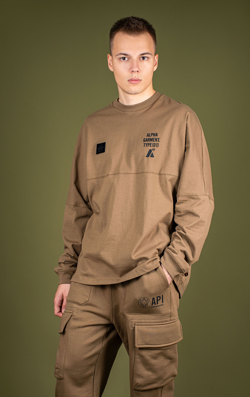 Лонгслив ALPHA INDUSTRIES UNFRM LS GRAPHIC TEE FW 25/26 tan M001150 