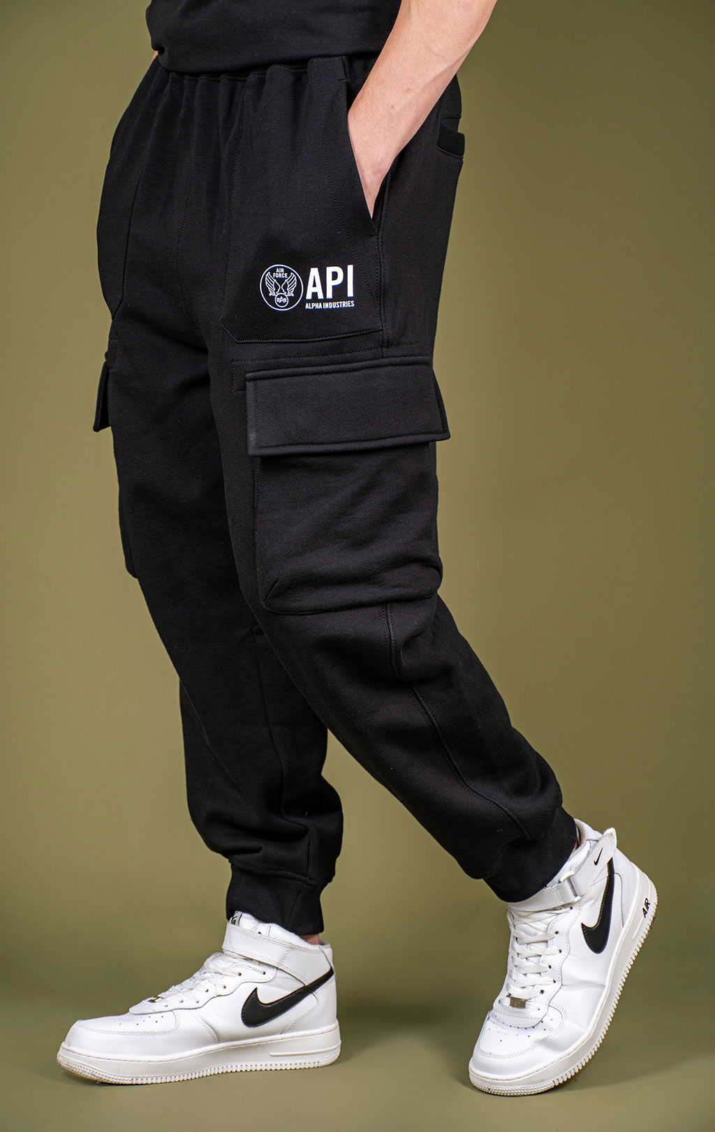 Брюки спортивные джоггеры ALPHA INDUSTRIES UNFRM CARGO SWEATPANTS FW 25/26 black M001151 