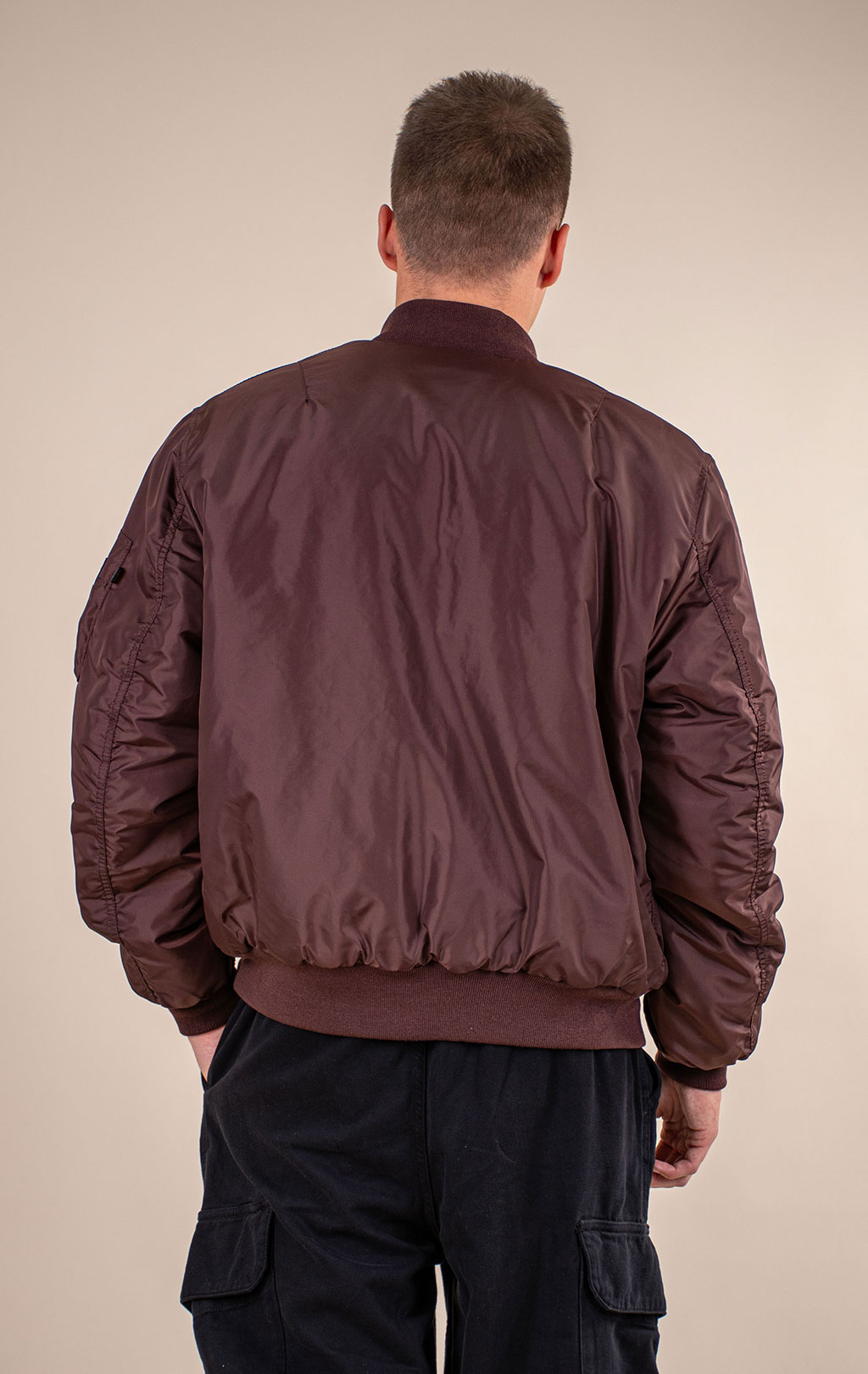 Бомбер ALPHA INDUSTRIES MA-1 RELAXED FIT FLIGHT JACKET (OXFORD LOGO) FW 26/27 cocoa 