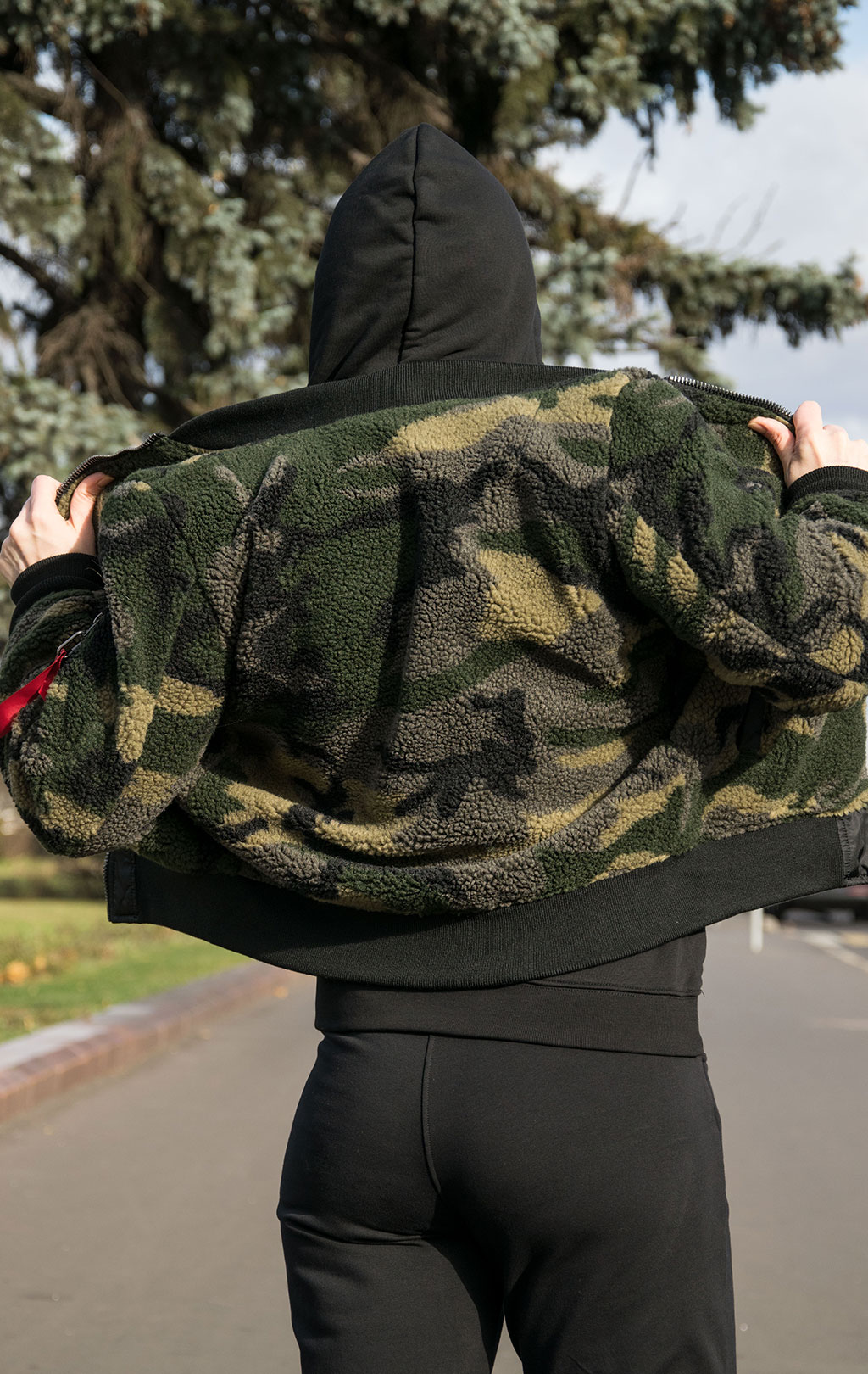 Женская куртка-пилот ALPHA INDUSTRIES 2-х сторонняя SHERPA L-2B FW 21/22 m woodland camo 