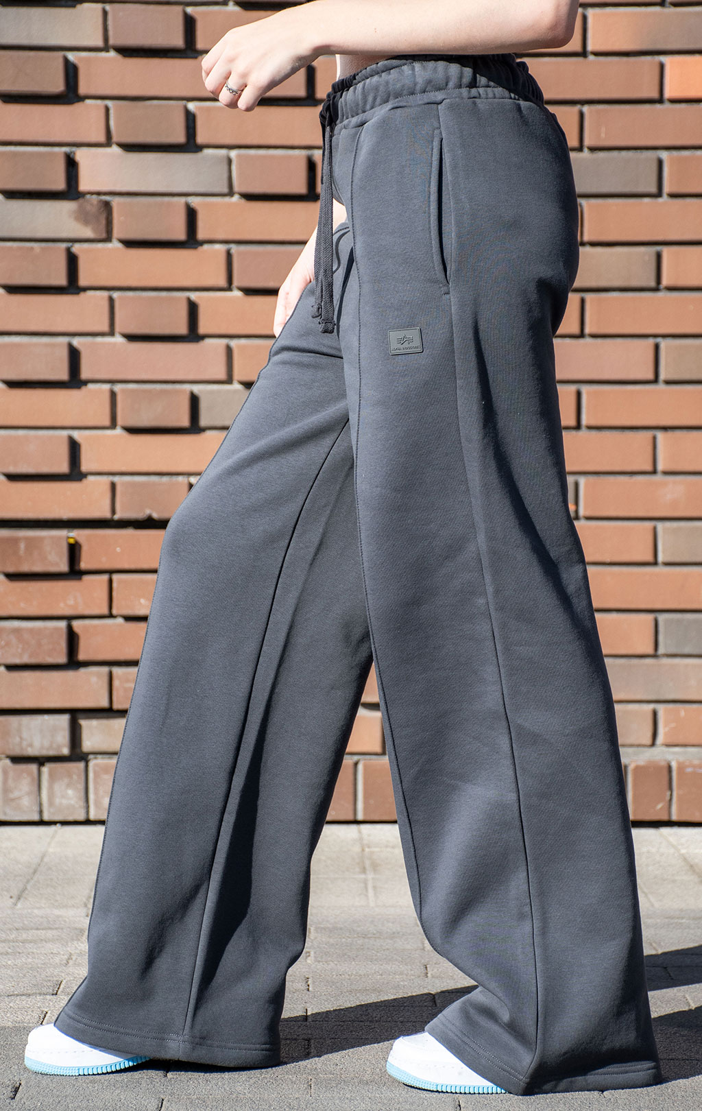 Женские брюки спортивные джоггеры ALPHA INDUSTRIES X-FIT LABEL WIDE JOGGER vintage grey 