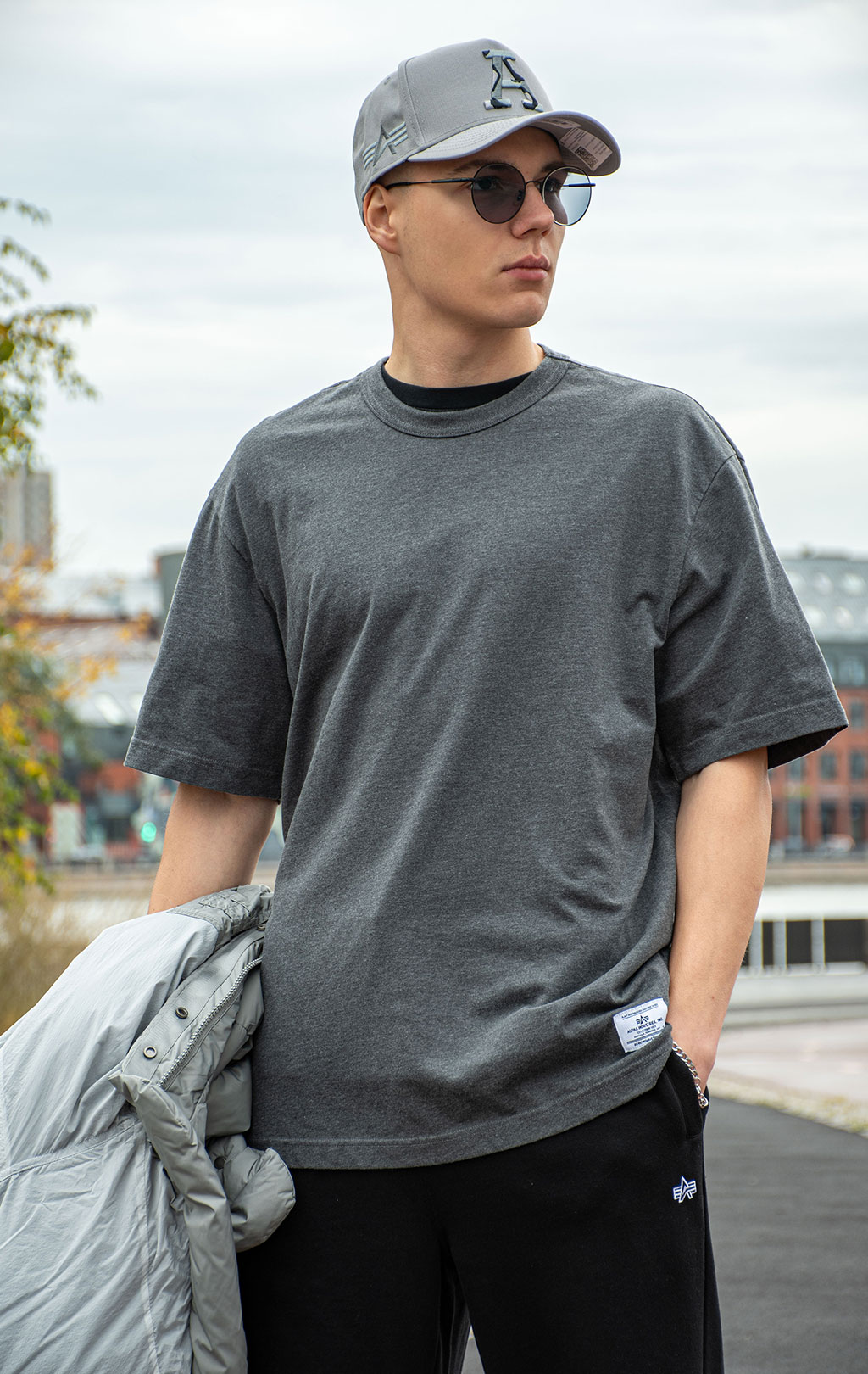 Футболка ALPHA INDUSTRIES ESSENTIAL RELAXED TEE FW 25/26 dark charcoal heather 