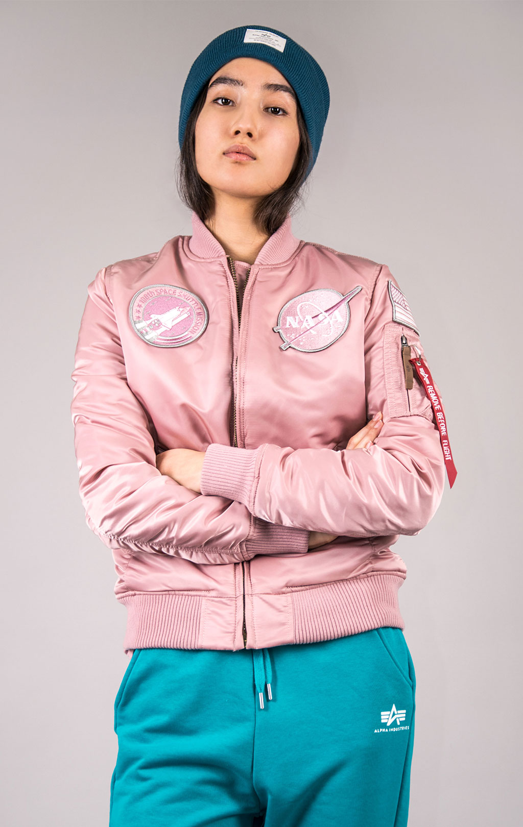 Женская куртка-бомбер лётная ALPHA INDUSTRIES VF NASA MA-1 silver pink 