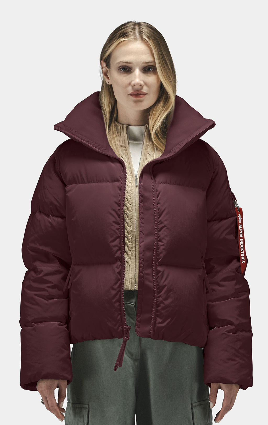 Женская куртка ALPHA INDUSTRIES SIERRA SHORT PUFFER FW 25/26 cedar red 