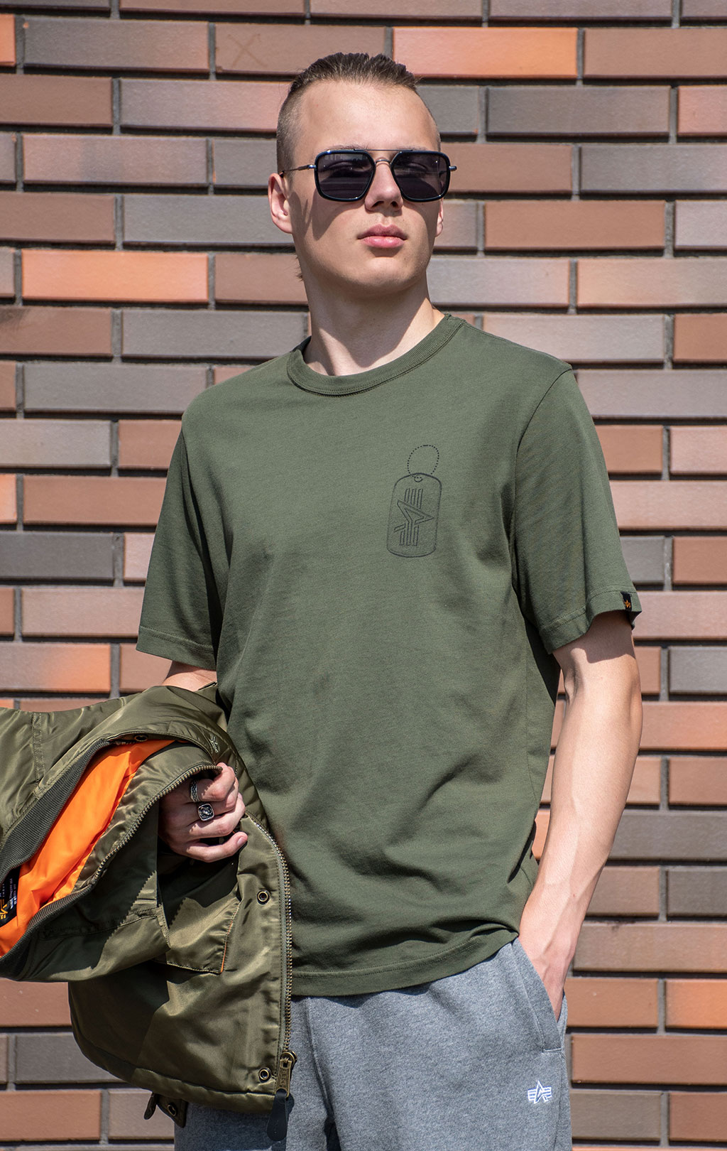 Футболка ALPHA INDUSTRIES ALPHA DOG TAG TEE плотная FW 24/25 olive 