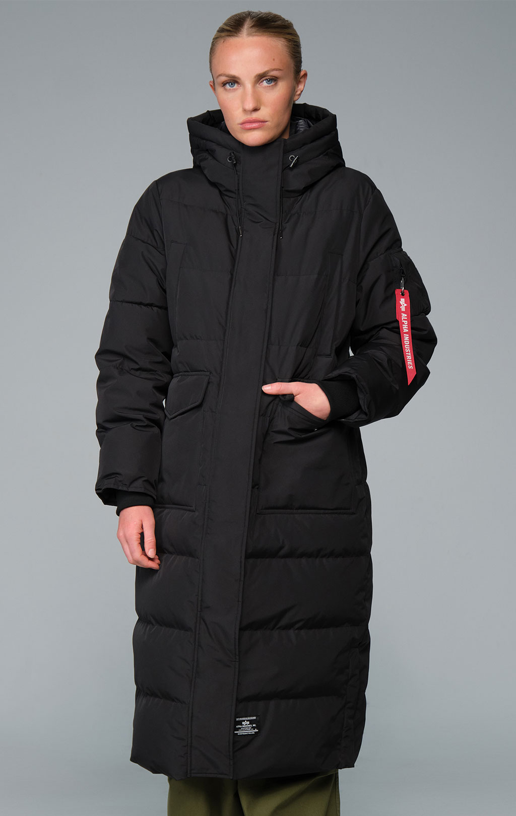 Женская куртка ALPHA INDUSTRIES SIERRA LONG RELAXED FIT PUFFER FW 26/27 black 